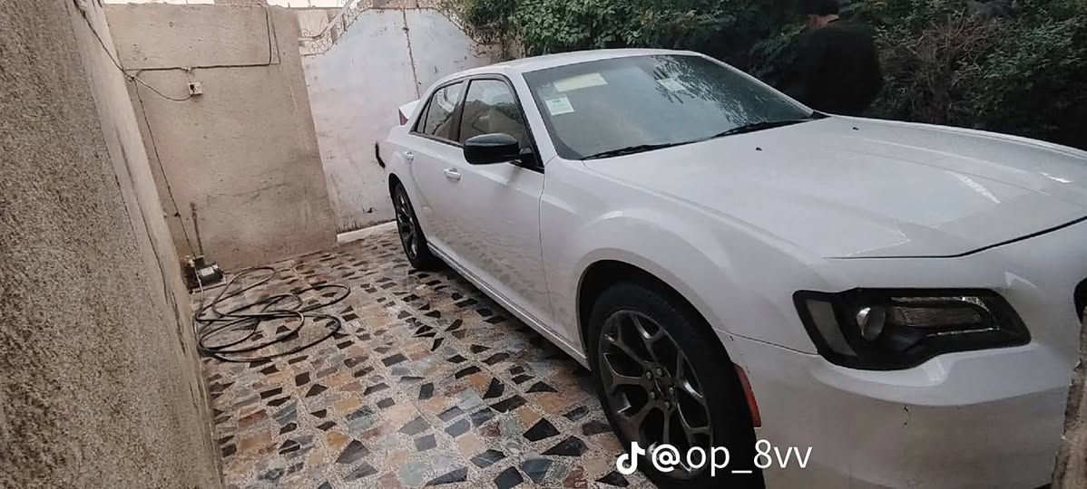 سلام عليكم اوباما للبيع جديده كلش رقم بغداد حادث بس جاملغ مثل ماواضح بي صوره مامشتغل خط بسمي مكان الشطره *********** السعر ٢٦٠ وبيه مجال ماشيه ٧٢
