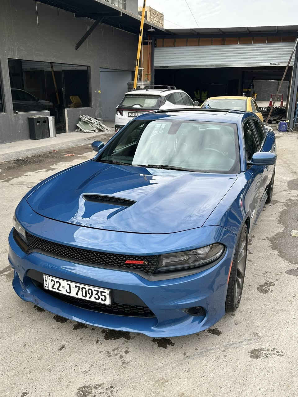 السلام عليكم
جارجر سكات باك  6.4 موديل 21

ماشية 53 الف ميل

السيارة من امريكا مابية حادث مثل مموضح بالصورة بس اهنا  صارت بية ضربة خفيفة بالصندوك نص قطعة صبغ والبنيد بارد 
بدون ايرباك بدون لغود كفالة

فول مواصفات عدا الرادار الامامي 

فتحة 
كشنات جلد وكنتارا 
رادارات جانبية 
نقطة عمياء 
حساسات 
كامرة دوارة 
كشنات كهرباء وتدفئة وتبريد
وباقي مواصفات الدوج المعرفة 

السيارة جديدة ونضيفة كاملة للاخير من صدر و تايرات كلشي بيها كامل 

السيارة اب اسمي 

سعر السيارة 255 وبيها مجال 

مكاني شارع فلسطين

***********
