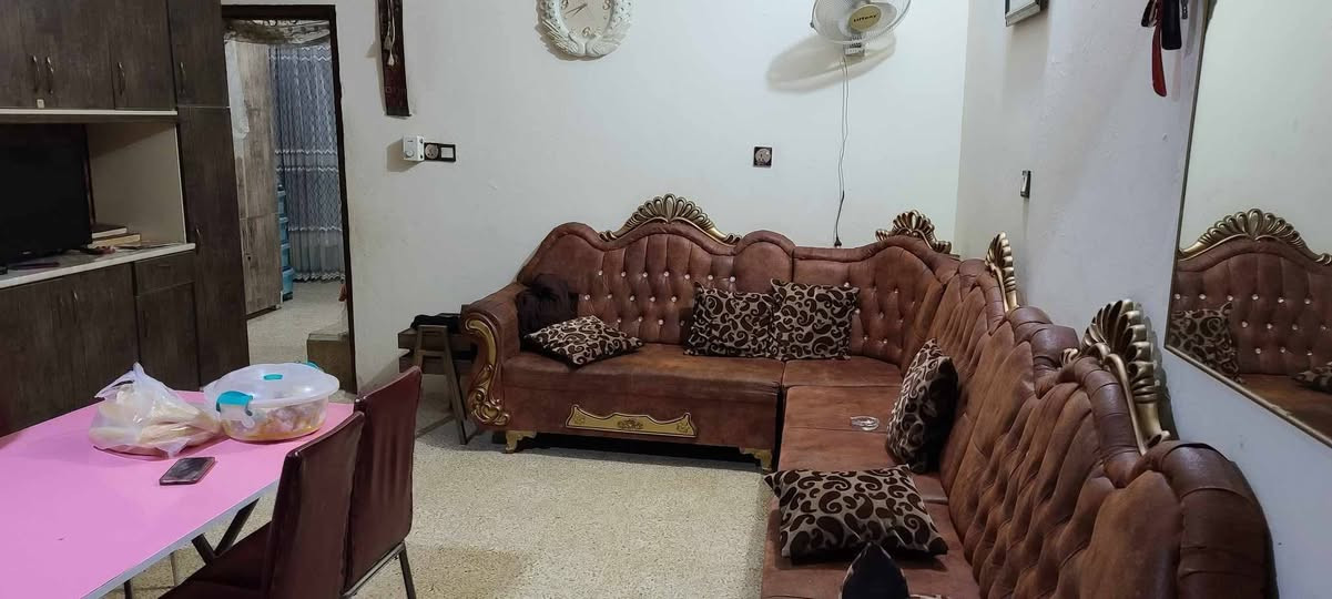 دار لبيع ١٤٠ متر طابقين مدخل خارجي وداخلي اب ساحت طيران قرب شركت كورك رقم ***********
