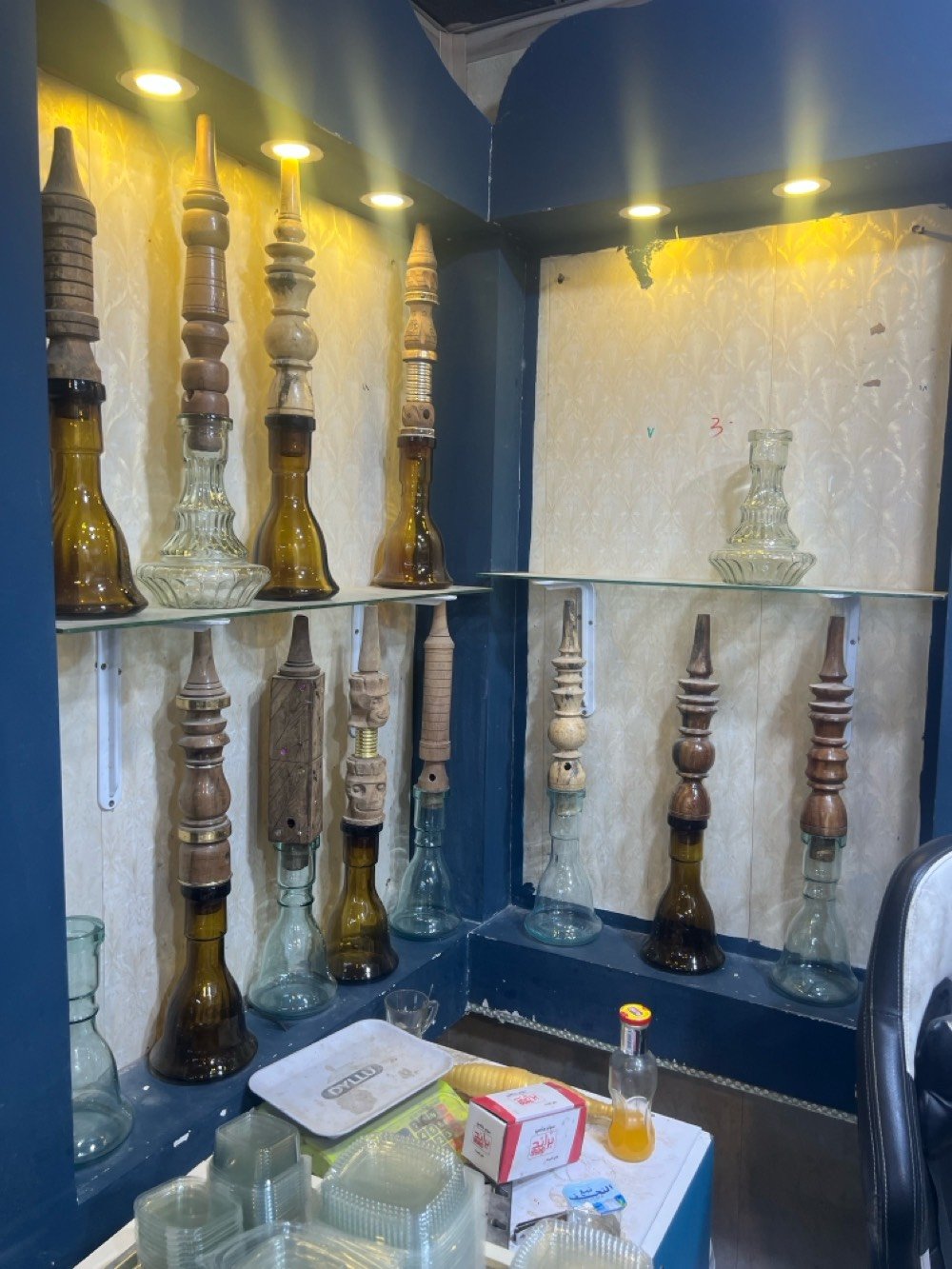 السلام عليكم محل اراكيل للبيع عنوان المحل شارع الميلاد مزرعه سيد علي صارلي ٥ سنوات مفتح بي السعر ٣ ملايين ونص رقمي ***********
الغراض البي 
قطعه خارجيه 
باب حديد سلايت 
جام خانه 
سبلت ٢ طن
ميز معسلات كامل مع الفاترينات مال المعسل 
كرسي كيمنك
مبرده ارضيه 
ديكور جبسن بورد مع اضائه لدات 
رفوف جام داخل الجبسن بورد 
ستاند مع رفوف كامل علا الجام خانه 
ستاندات + رفوف  +حمالات
بي بضاعه ومعسلات خبط واراكيل خشب والماني + حجرات+ هيترات + شيش + جميع المستلزمات 
وهواي غراض بعد بي
ساحبله ماي + بي خط مولده ٣ امبيرات 
المحل جاهز
للتواصل . ***********
