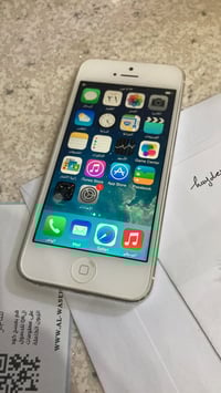 ايفونات  5s قافل ايكلود تفصيخ  القطعه ب 25 الف  5c قافل ايكلود  ب 25 ا...