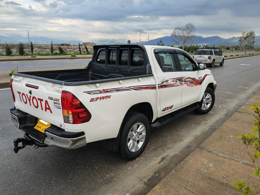 توێتا مەرزیە 2016 دەبڵ اکسل گێر تۆماتیک فول شەریکەی سەید نەهرۆ بێ بۆیاغ تەنها 134 هەزار ڕۆیشتووە لەشەریکەوە یەک دەستە بەناو خۆمە گێرو مەکینەی نەکراونەوە هەموو شتێکی بەشەرتە بای 228 گەڵاو مەجال 
***********
*********** رانية, السليمانية
