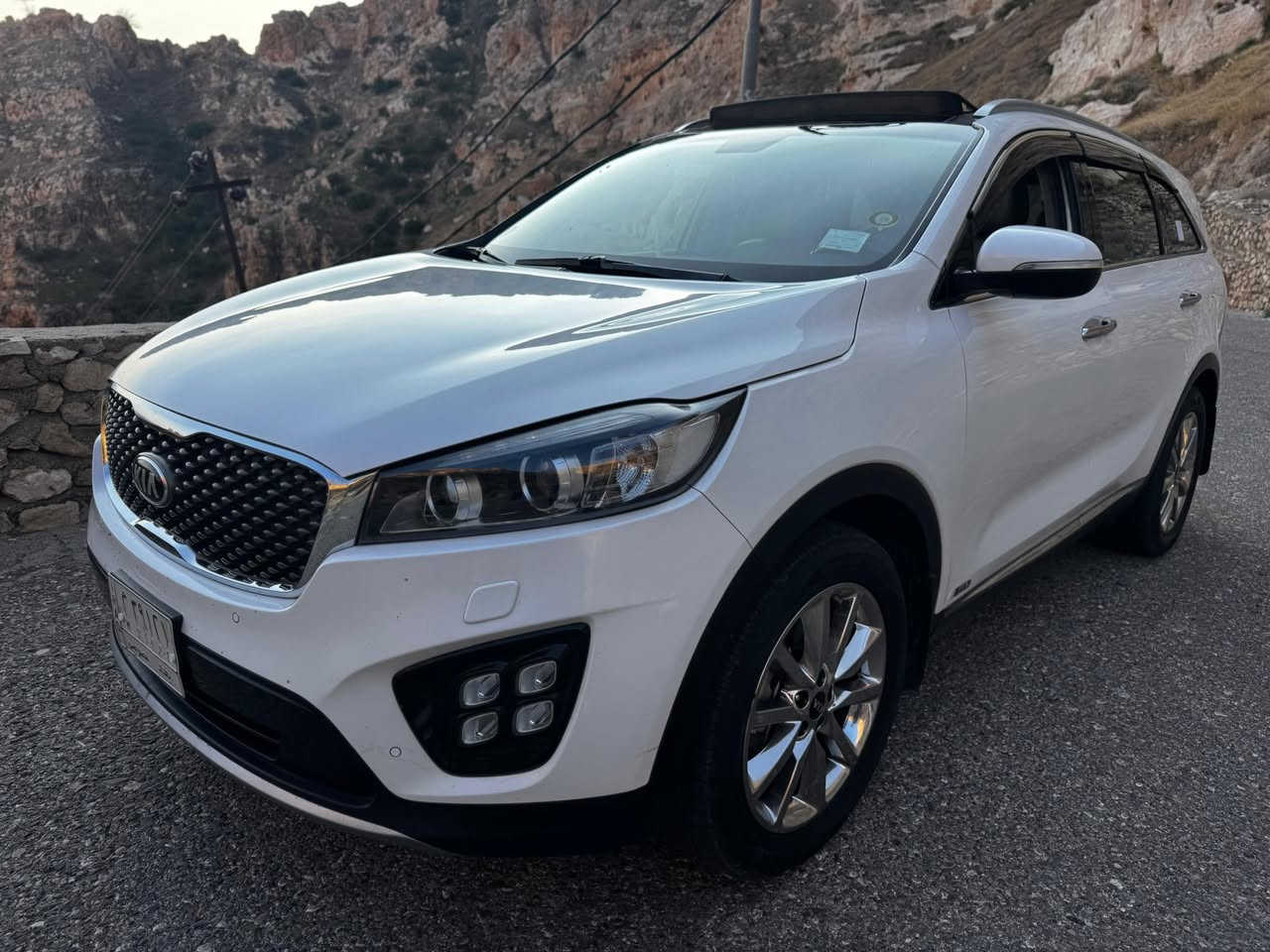 السلام عليكم ورحمة الله 
كيا سورنتو خليجي موديل 2018 
اعلى فئه فول مواصفات 
مود درايف
هندبريك دكمه 
اوتو هولد 
لايتات زنون متحركه ذكيه عند تغيير اتجاه الستيرن 

حساسات امامي خلفي 
جنطه كهرباء بصمه 
أشاير ترحيب 
ماشيه 86 الف  
سياره مكفوله من كلشي 
 كير ومحرك وتبريد وصدر كله مكفول 
مكفوله من الصبغ والبارد والضربه 

رقم بغداد ومكانها بغداد ساحة عدن 
***********
