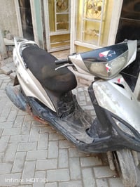 دراجه ماكس ثعلب للبيع دراجه حلوة كما موضح في الصورة نقصهه باتري وكلوبا...