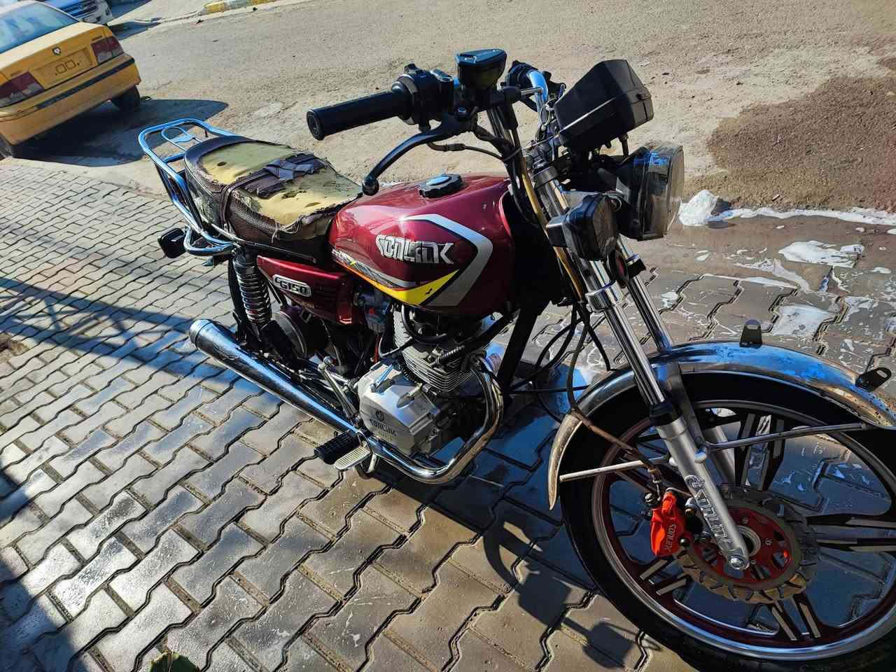 السلام عليكم سونلك موديل ٢٣ اوراق كامله 
محرك ما مفتوح الدراجه خير من الله وصوتها موضح بلفيديو / نقصها فقط ستان تعليك + باتريها ضعيف +واير عداد  
/ كهربائيات سلف دشبول لايت لد عالي ناصي شغالات 
السعر ٥٥٠ وبيها مجال بسيط للشراي
مكاني بغداد الحسينية/***********
