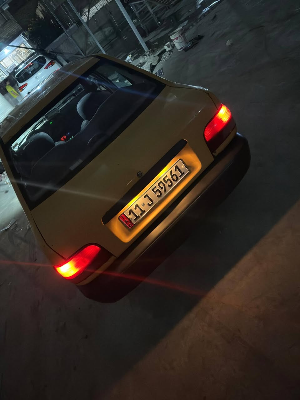 سلام عليكم سايبه 2016 سياره خير من الله وكينه كير نعمه بيهه ملاحضات بسيطه بل خارج صدر جديد تأيرات جديده باتري جديد سنويه ٢٧ صفر غرامات وهيئه سياره بسمي عنوان السياره بغداد *********** سعر 40 وبيهه مجال الطيبين
