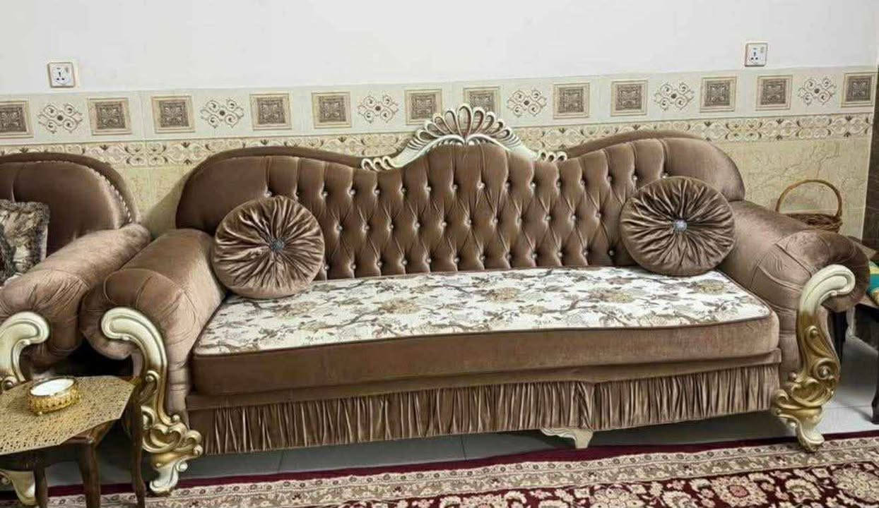 تخم ديزاين ملكي  ١٠ مقاعد للبيع  يحتوي على قنفات عدد ٢ كبار مع وحده وسط مع ٢ كراسي  مستعمل لكن جديد  مكاني تكريت القادسيه مجمع الفردوس سعره ٤٥٠ وبي مجال بسيط   للإستفسار  خاص تكريت, صلاح الدين


**إذا كنت صاحب هذا الإعلان وتريد حذفه لأي سبب، رجاءا أرسل رسالة إلى الدعم الفني**