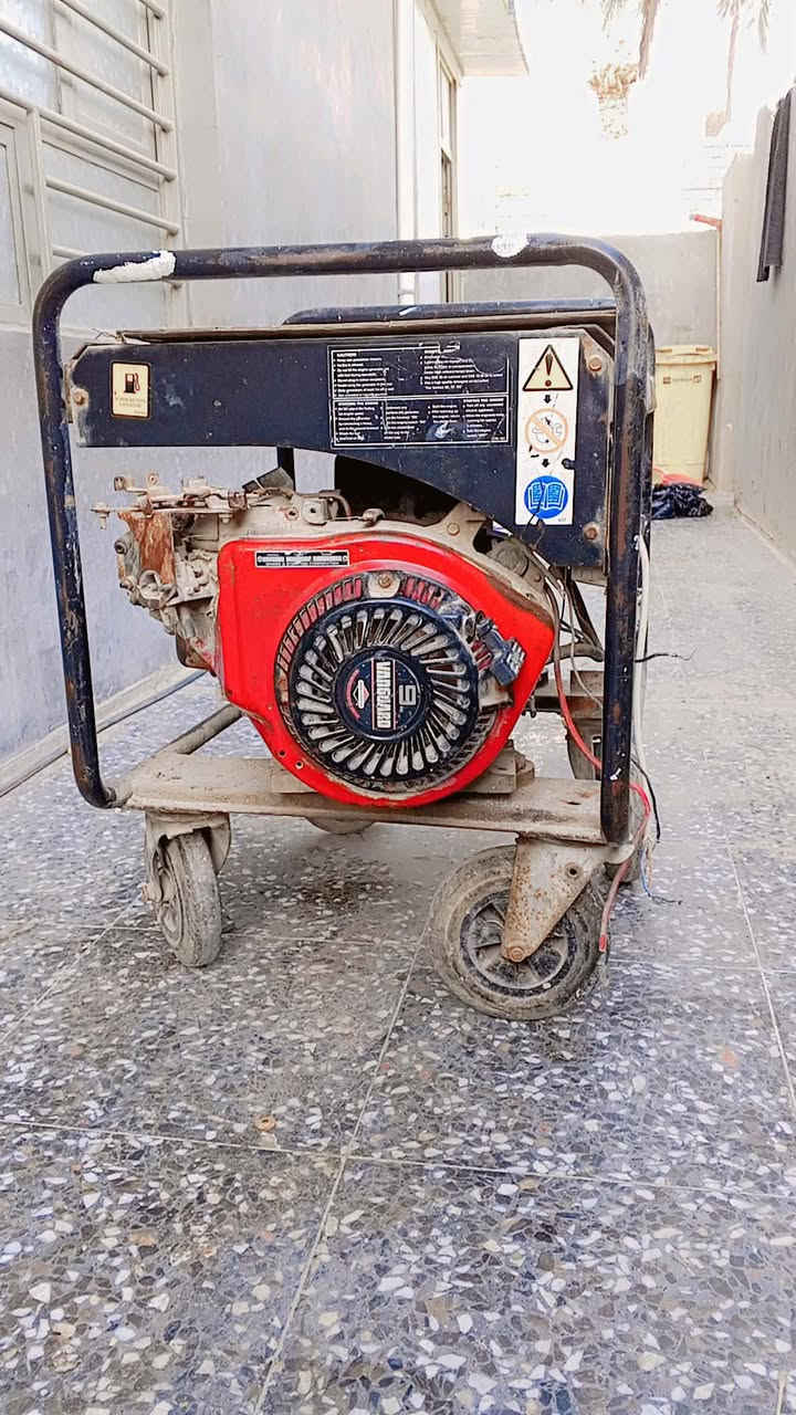 سلام عليكم مولد للبيع أقصى 5كيفي محول غاز المولد شغال بس صار فتره متروك  سعره 125 للاتصال ***********
