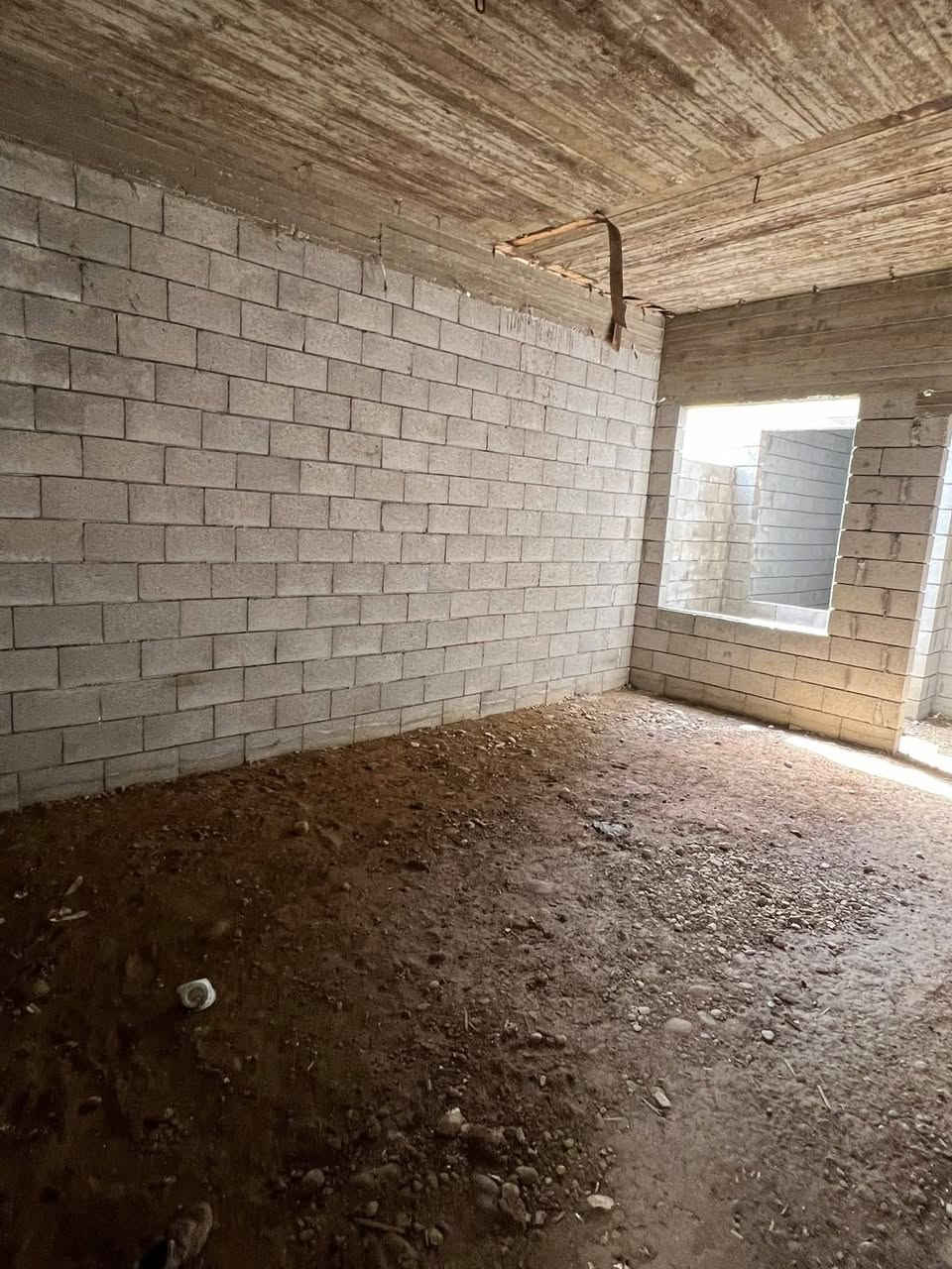---
*🏠 هيكل للبيع - حي القوسيات | مكتب صكر الهاشمي *

📍 *الموقع*: خلف معمل غاز التوفيق - حي القوسيات  
📐 *المساحة*: 200 متر مربع  
🏗️ *المواصفات*: هيكل بناء حديث  
- 4 غرف نوم 
- هولين 
- استقبال 
- مشتملات 

📜 *السند*: زراعي نموذج 25 - حق تصرف - من الشرعي مباشر  
☀️ *الاتجاه*: شروق تام  
💡 *الخدمات*: ماء + كهرباء + التبليط 100 متر  
💰 *السعر*: 55 مليون وبي مجال للتفاوض  

📞 *للاستفسار*:  
*********** بي واتساب *********** 
 

*مكتب أبو أنور للعقار -
