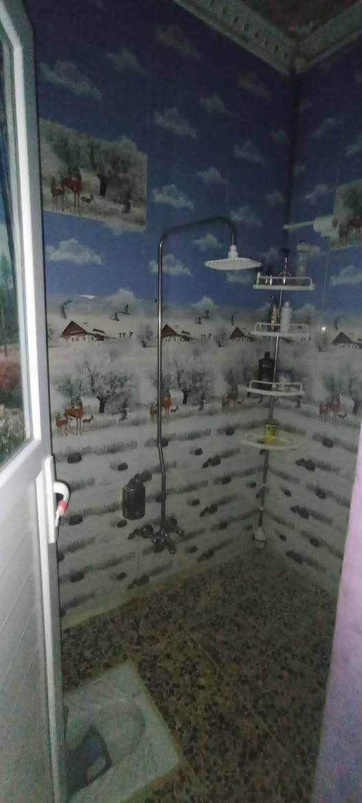 بيت لرهن 190م ب 6ملايين لمدة سنه 
واذا رهن لمدة سنتين 10
ويرهم للبيع 
#يحتوي/ على غرفتين واستقبال ومطبخ 
#العنوان /بشارع المعمل قرب جامع الخزاعل واسواق الامين يبعد عن شارع المعمل 50 متر تقريباً 
اتصلو واتساب او خط امانه 
مكتب الفهد للعقار***********
امانة الله بلغو من طرفي حلا سيف
