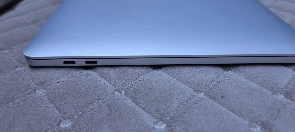 ماك بوك برو 1989 موديل19او18
طافيه ابيعها فحم وعاطلة يطلع صوت من تخليها ع الشحن بس ابيع فحم وعاطله مااعرف مواصفاتها بالضبط
سعرها (  130 الف )
بغداد/مدينة الصدر/***********
