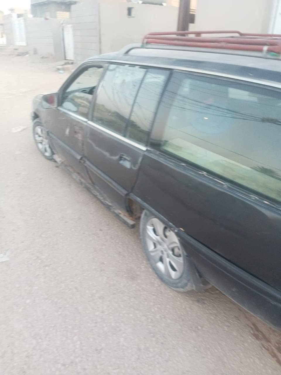 السلام عليكم من رخصه الادمن. اوبل اوميكا للبيع رقم ديالى محرك وكير بطه 2500 تايرات نص عمر سنويه ساقطه السيارة بسمي السيارة مال شغل بيها ملاحضات.  سعر 20 ورقه بيها مجال لشراي.  اتصال. ***********
