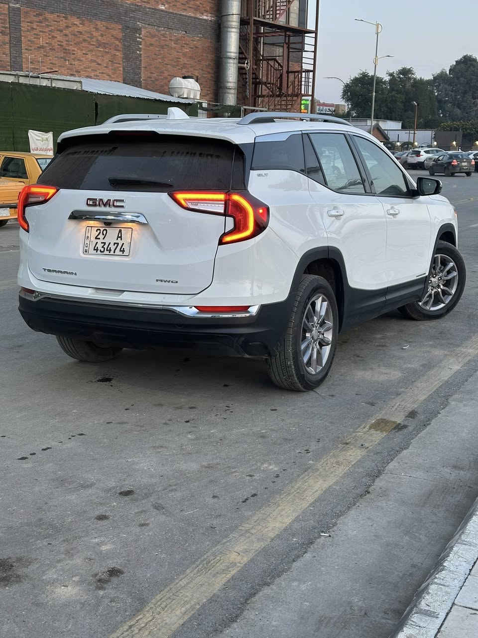 جمسي تيران موديل٢٠٢٤ SLT
مواصفات معروفه
ماشيه ٢٠ الف مايل
مرقم واسط 
حادث وسونار منشور ويه الصور
السعر ١٨٧ وبيها مجال 
عنوان كوت الحيدريه 
اتصال ***********
