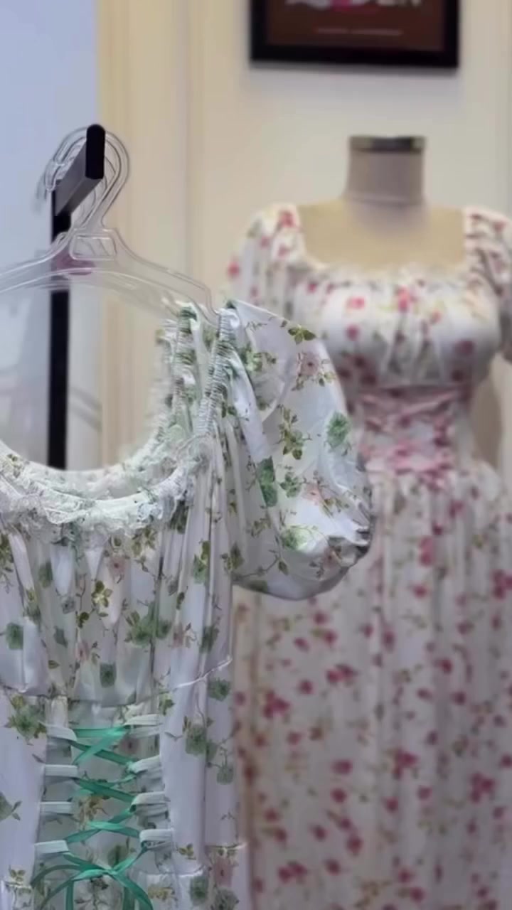 تكررار فستان ❤️❤️
لحجز ولاستفسار ع وتساب ***********
توصيل بغداد محافظات ب٥ 
بسمايه الف
