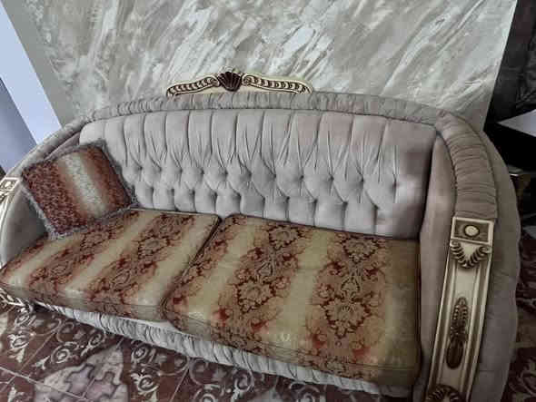 اغراض مستمعله اخت الجديده
تخم قنفات عشر مقاعد تركي درجه اولى واسفنج سوفت طبي
+ميز تلفزيون
+طبله وسطيه
للاستفسار عنً السعر
***********
