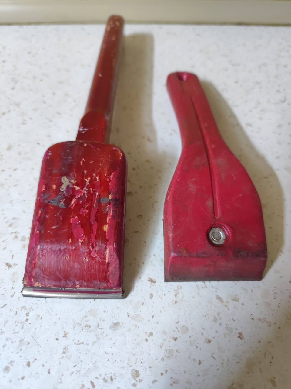 باله اوربيه
مكاشط (Scrapers) صناعة انكليزيه مختومات .
تتميز بمقابض بلاستيكية وخشب حمراء متينة.
تستخدم لإزالة الطلاء القديم، اللاصق، أو الأوساخ المستعصية عن الأسطح. سعر القطعتين ٢٠ الف


**إذا كنت صاحب هذا الإعلان وتريد حذفه لأي سبب، رجاءا أرسل رسالة إلى الدعم الفني**