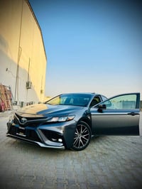 كامري للبيع موديل2024 SEبلص فول مواصفات رقم بغداد حادثها سطحي بدون اير...