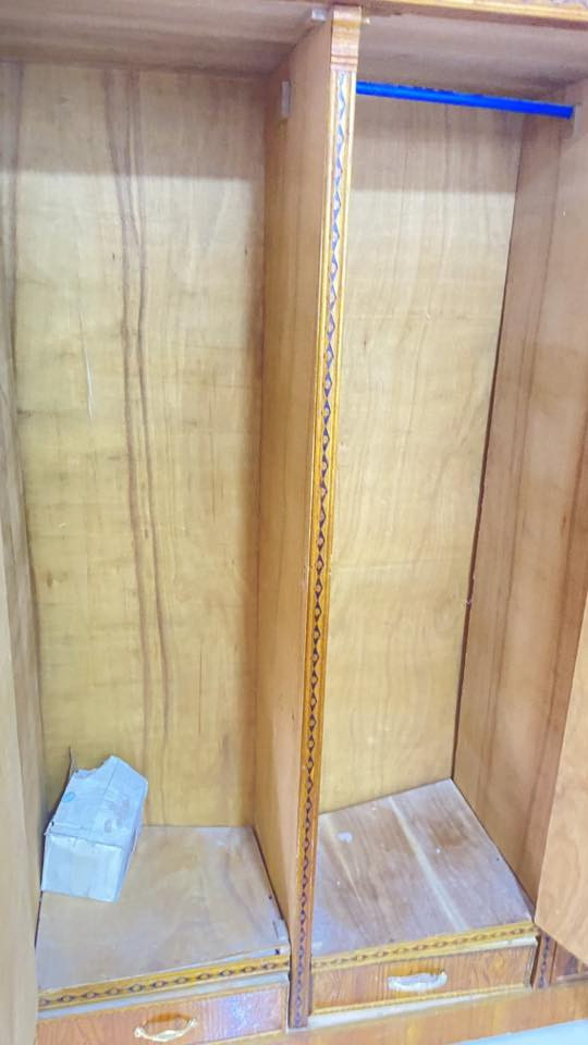 سلام عليكم 🫡 كنتور 6 بوب ومجرات 2 نضيف البعد حدود مثل مشوفون بل صوربي ضربه صغيره

بوب ما مضرره ونضيفه هوا مفاتيحه جاهز كبل تجي تاخذه بدون فتح مفتوح كله تاخذه بس شده مكان بعيثه متواجد واتساب ***********
