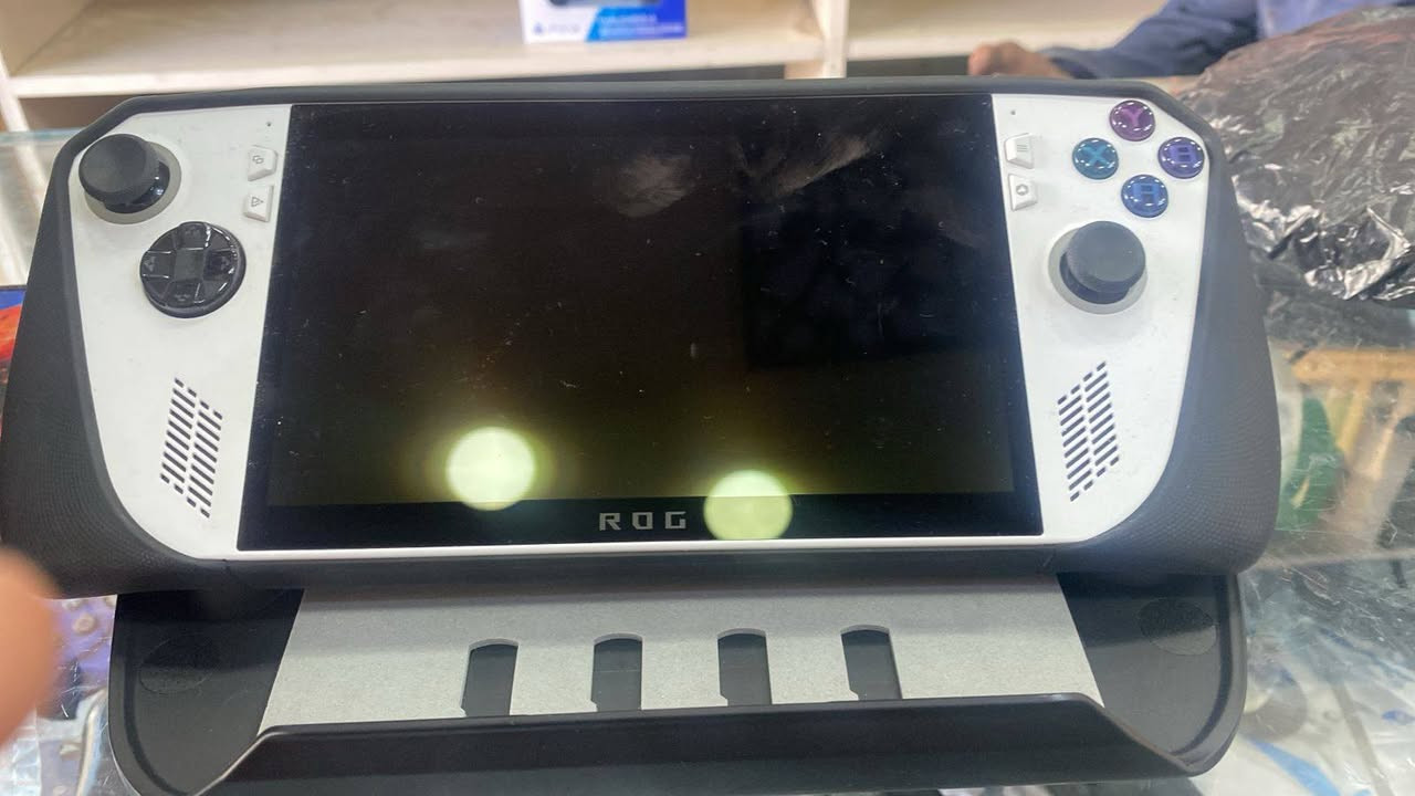 جهاز روج وصل يمنا قطعة وحدة فقط 
ذاكرة 512 
رام 16 SSD
مع جنطة وكامل الملحقات استخدام قليل اخو الجديد


**إذا كنت صاحب هذا الإعلان وتريد حذفه لأي سبب، رجاءا أرسل رسالة إلى الدعم الفني**