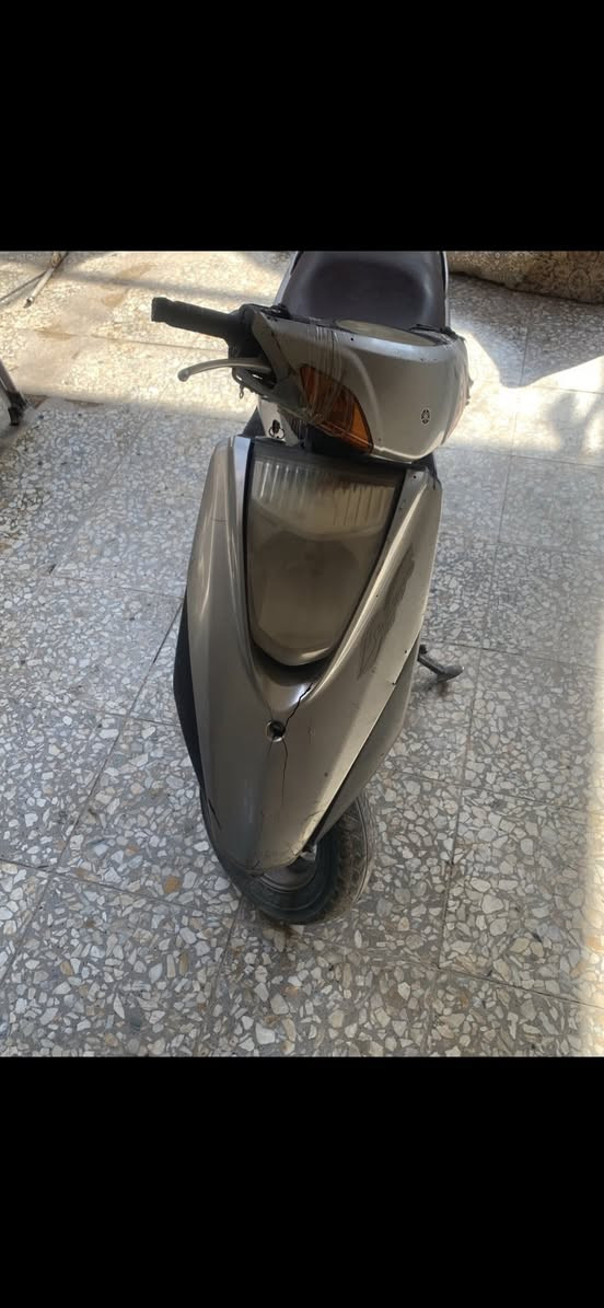 سلام عليكم دراجه بريز الدراجه حلوه ونضيفه ما متعبه بس اروح بيه للشغل وارجع نضافه كفراته 70% يحتاجله بس بريك خلفي وشويه ترتيبات السعر 400 وبيه مجال مكان بغداد العبيدي ***********
