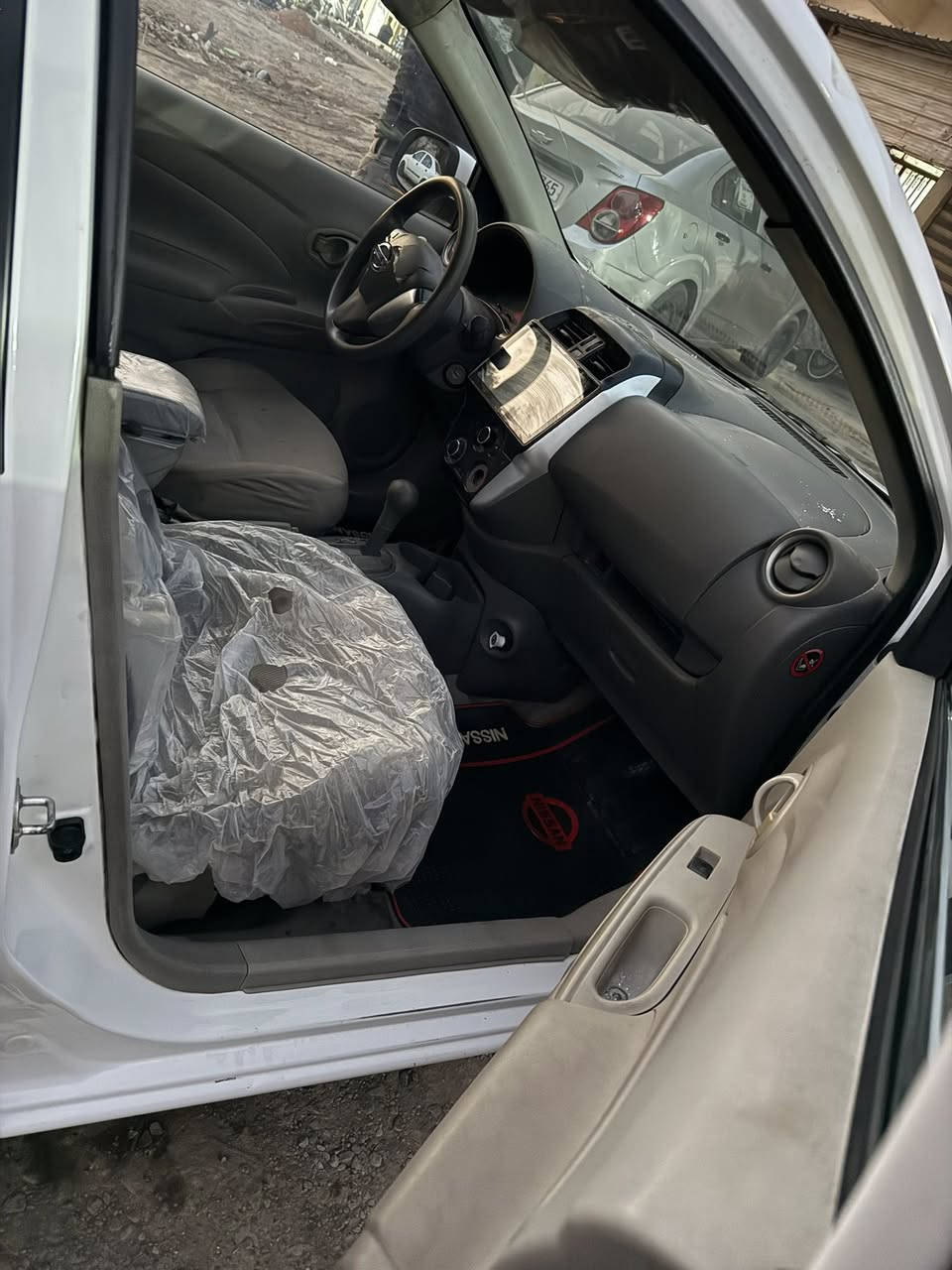 سلام عليكم للبيع سني 2020 رقم سليمانيه تحويل مباشر بيها ضربه بلكصه مال قمار اثر مشاجره سياره شغاله وتمشي ونضيفه السياره السعر 77 ورقه ولاستفسار   ***********
