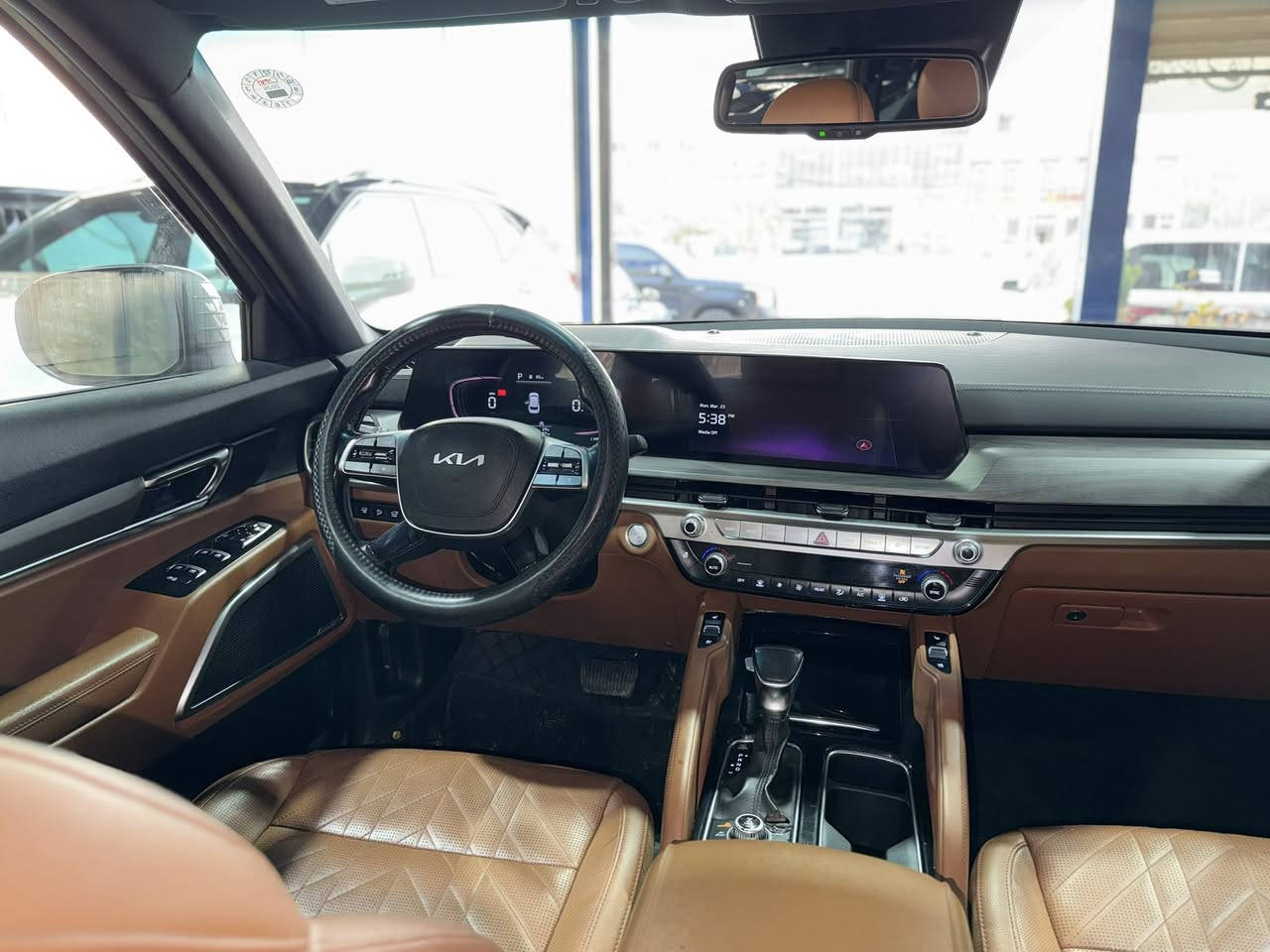 #المركبة : كيا تيلورايد EX - LINE فول مواصفات موديل 2023
#الضرر : تصليح جاملغ امامي ايسر PDR على البارد فقط
#الكفالة  : نكفل السيارة من الصبغ والتبديل والغرق
#الرقم : اربيل الحديث ( تحويل او وكالة )

#المواصفات :

▪️السيارة : #كيا #تيولارايد
▪️المحرك :  V6 سعة 3.8 لتر بقوة 295 حصانًا
▪️حجم الويل : ويل كب حجم 20 اصل مع طقم تايرات بحالة ممتازة
▪️شاشة لمس كبيرة مقاس 12.3 بوصة
▪️مصابح امامية زنون
▪️بصمات عدد 2 للأبواب مع بصمة جنطة وبصمة تشغيل وتشغيل عن بعد
▪️شاحن لاسلكي ( واير ليس )
▪️رادار امامي مانع تصادم
▪️حساس خلفي اصل
▪️تحذير الخروج عن المسار
▪️تحذير النقطة العمياء
▪️مقاعد تبريد وتدفئة
▪️تدفئة مقود القيادة
▪️كامرة خلفية دوارة اصل مع الستيرن
▪️تحكم فول كهرباء لكرسي السائق والراكب
▪️ذاكرة كشن لحفظ وضعيات الجلوس ( ميموري )
▪️سستم صوت
▪️تشغيل عن بعد
▪️صندوق كهرباء
▪️صف ثالث من المقاعد 7 راكب
▪️اوتو هولد 
▪️تحكم ستيرن جهتين بلوتوث وحاكية وكروس سرعة وتحكم صوت 
▪️نظام ABS مانع انزلاق
▪️السيارة جديدة وبوضع الشركة.

السعر المطلوب : 294 ورقة مع المجال.

 
الاتصال على : ***********

معرض سما دبي لتجارة السيارات والمزادات الامريكية
النجف - المدينة المائية -مقابل حي الجامعة

ولمشاهدة المزيد من السيارات الخاصة بمعرض سما دبي  للسيارات الامريكية زورو موقعنا على الرابط التالي:

‏https://m.facebook.com/معرض-سما-دبي-لتجارة-السيارات-والمزادات-الامريكية-109437940947714/?ref=bookmarks
