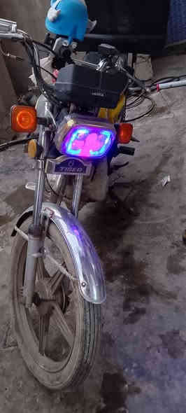 سلام عليكم دراجه للبيع 
ايراني اربعه كير 
لون اصفر كامله من كلشي 
لا تبخير لا تنقيص 
شلعه معدل 
مكفوله من كلشي 
اكفلها سرقه وعشائر 
السعر 400 بيه مجال 
العنوان بغداد بلديات
رقم ***********
