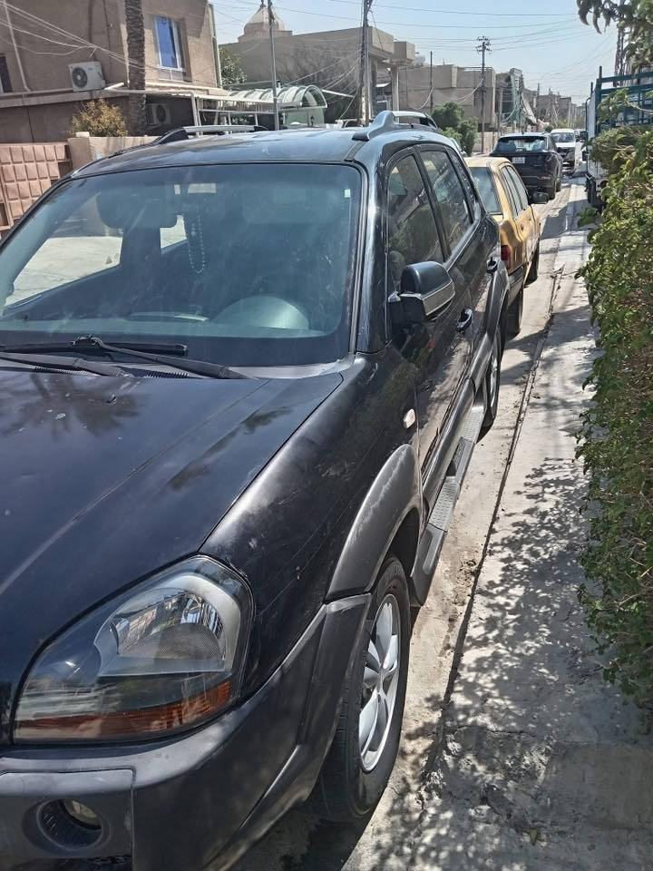 السلام عليكم توسان 2009 خليجي
سيارة بأسمي الرقم بغداد حلو (اربع ارقام) دولي مشروع وطني- هزة جديدة
 سيارة خير من الله واحلى من الصور جاهزة وترايك وين ما يعجبك
بيها قطعة واحدة صبغ بس البنيد بسبب جراد بدون تبديل{ السونار مرفق مع الصور بالمنشور} 
 كير /محرك/ تبريد /صدر خلفي امامي/ تخم تاير ويلكم/ دوشمة نظيفة كله بشكل ممتاز 
المواصفات:  المحرك اربعه سلندر- دوش المرغوب
 الداخل مالتها اسود 
مكاني بغداد
 السعر المطلوب50 ورقة وبيها مجال للشراي

للاستفسار التواصل على الرقم ***********
