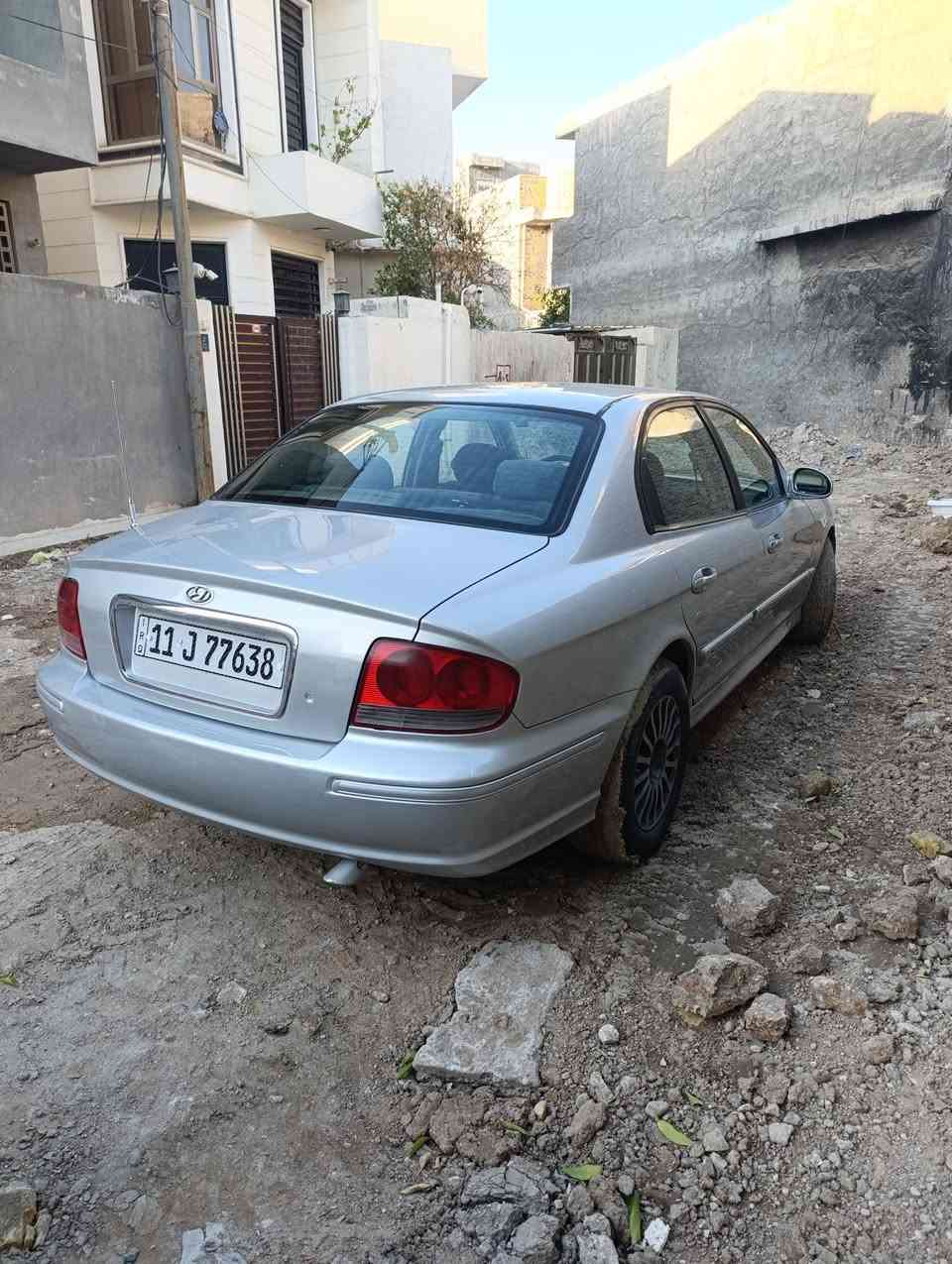 السلام عليكم و رحمة الله 
سوناتا موديل 2005 ماشية 137 الف حقيقي محرك V6 / 2700 رقم بغداد باسمي سنوية و ارقام و هزه جديد كير و مكينه خير من الله تبريد ثلج و تدفئة شغالة سنتر لك بلاد ارضية مغلفها جلد السيارة مصبوغه عام جمالية السيارة مسويلها ادامه كامل (فيت بم - بخاخات - بلاكات - ايرات بلاكات ـ مجاول ـ الحدادية الأمامية و الخلفية ـ باتري كله جديد)
السعر: 67 
مكان السيارة حلة
للاستفسار ***********
