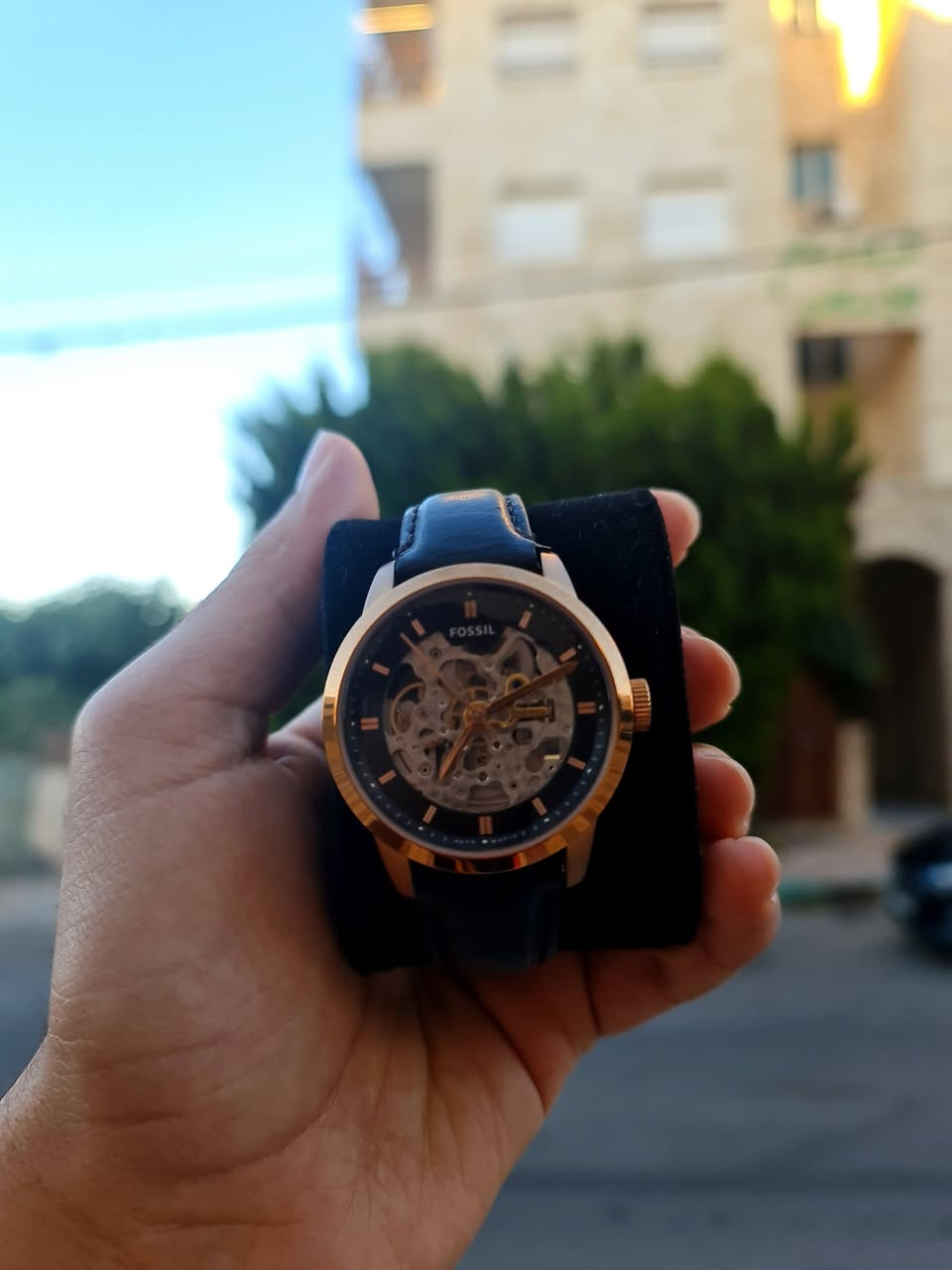قطعة فخمة لعشّاق الساعات الميكانيكية 🚨

⌚ FOSSIL AUTOMATIC – Skeleton Design

إذا بدك ساعة تعكس ذوقك وهيبتك بنفس الوقت… هاي هي الاختيار الصح 🔥 

✨ التفاصيل الكاملة:

⚙️ الماكينة: أوتوماتيك (تشتغل على حركة اليد – بدون بطارية) 

🖤 الوجه: Skeleton مكشوف – تشوف حركة الماكينة بشكل فاخر 

🏆 الخامة: ستانلس ستيل مقاوم للصدأ

🎨 اللون: أسود مع تفاصيل ذهبي/روز تعطي فخامة عالية

 السير: جلد أصلي مريح وأنيق

💧 مقاومة الماء: 5ATM (مناسبة للاستخدام اليومي) 

📏 الحجم: تقريباً 42–44 ملم (مقاس مثالي على اليد

سعرها جديد بحدود ٣٠٠ دينار 

للبيع بسعر مغري 🔥🔥
والله يبارك لصاحب النصيب 🌹🌹

للتواصل على الرقم التالي او على الخاص يرجى 0795472588 

✨️يرجى متابعة الصفحه لكي يوصلكم كل ما هو جديد ✨️⌚️


**إذا كنت صاحب هذا الإعلان وتريد حذفه لأي سبب، رجاءا أرسل رسالة إلى الدعم الفني**