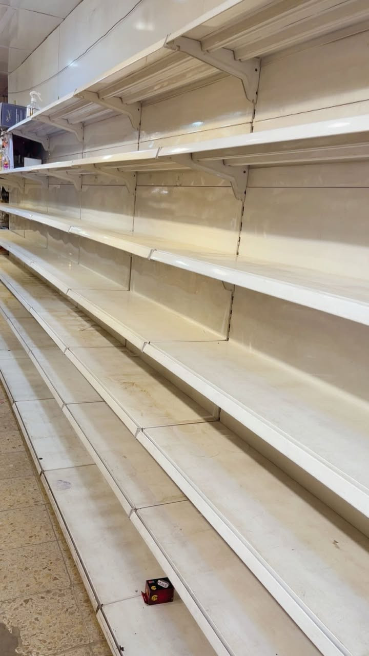 سلام عليكم شباب رف جانبي تركي 🇹🇷ميگانو اضبط شي بسوك دبل شاصي عرض الرف متر الطول متر وربع مستخدم ٥اشهر 11متر للبيع مكاني بغداد جميلة واكو توصيل 🚚 الاستفسار ***********
