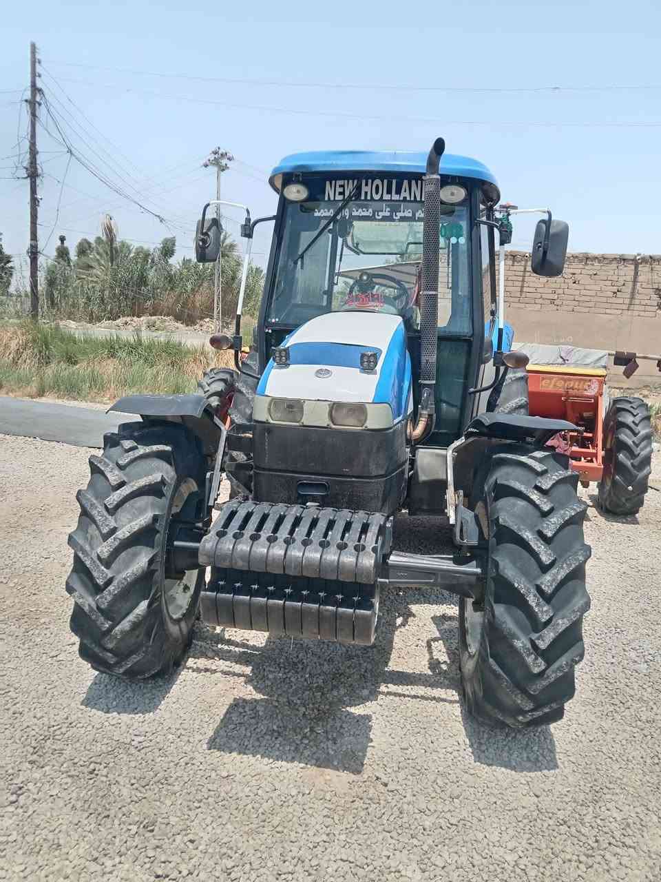 للبيع نيهولند موديل 2012 جاهزه من كلشي  مكان نجف  24 وبيه مجال ***********
