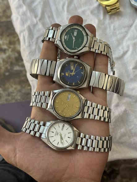 مجموعة ساعات أصليات بيع شلع
بطارية 
توماتيك 
نصب
إيكو ادريف
٢٤ ساعة قديم
١٩ ساعات حديث 
للتواصل /***********
يوجد توصيل لجميع المحافظات
