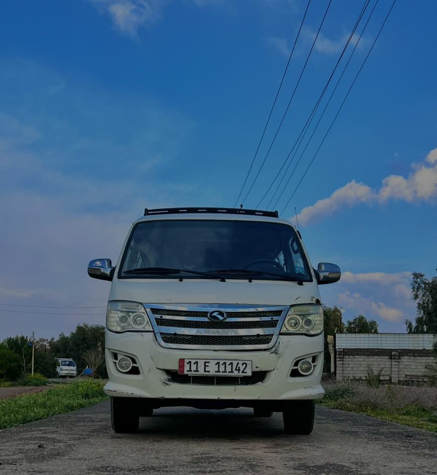 للبيع اللوان فوتو 2017
السيارة باسمي، والتحويل ثاني يوم
رقمها بغداد 
مصفرة: هيئة وغرامات
خطها حسينية - باب الشرجي
محرك مكفول
جاهزة من كلشي، گبل للشارع

السعر 83 ورقة
وبيها مجال بسيط 
للاستفسار : ***********
