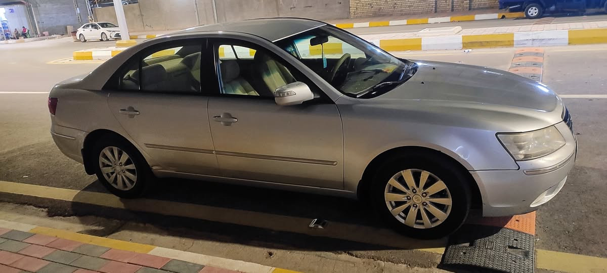 سوناتا خليجي مكفول عدا شبر بارد باب عكس السائق موديل 2010 محرك 2400 دوش 4 سلندر 
رقم بغداد انكليزي سنويه لل 2030  الداخل بيجي سياره مال جناي مامتعوبه السعر 132 ورقه مجال بسيط مكان السياره فلوجه  
الاتصال  ***********
