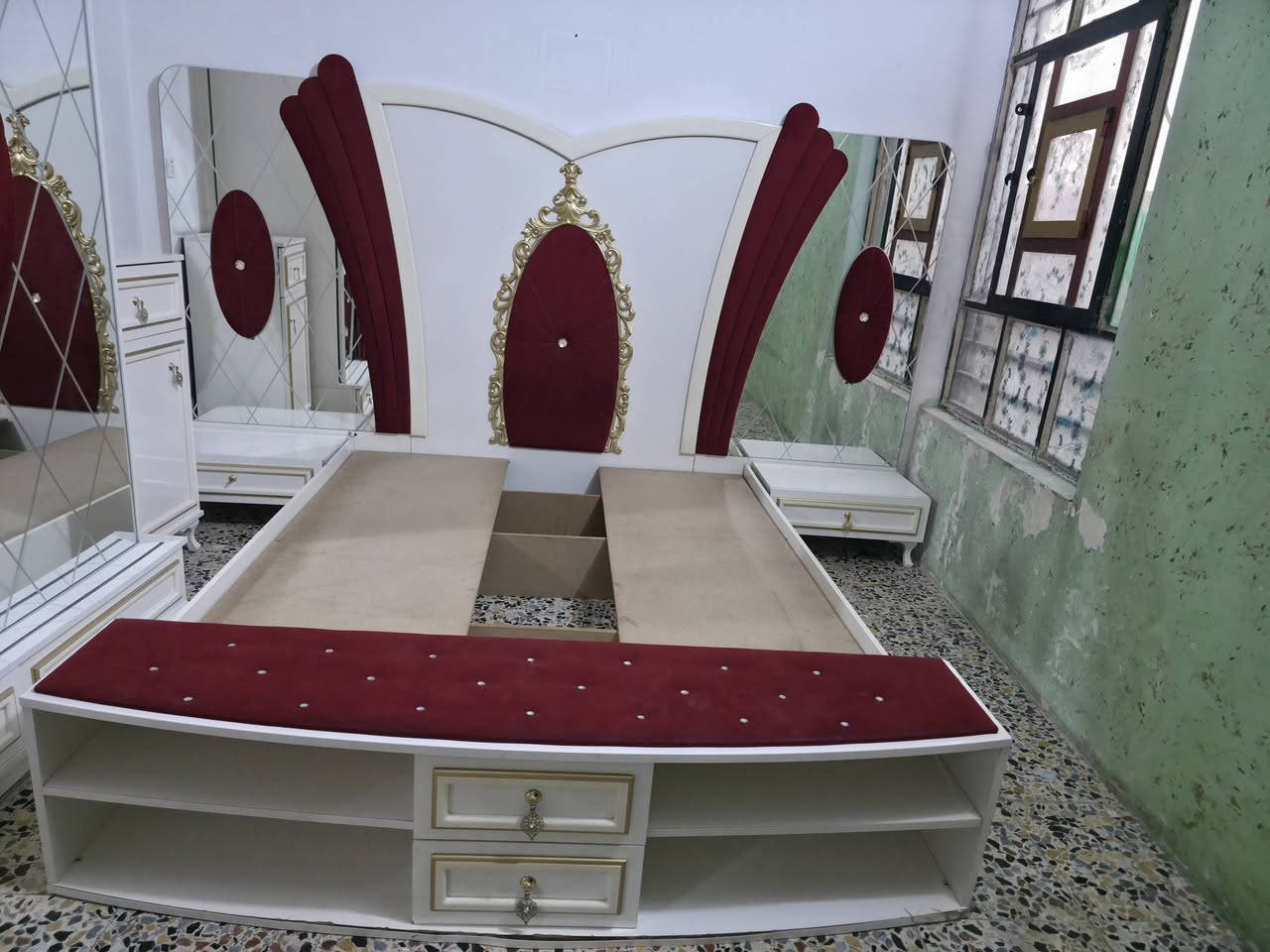 السلام عليكم
غرفه صاج تركي للبيع 
مكونه من 6 قطع
للأتصال:0770232090


**إذا كنت صاحب هذا الإعلان وتريد حذفه لأي سبب، رجاءا أرسل رسالة إلى الدعم الفني**