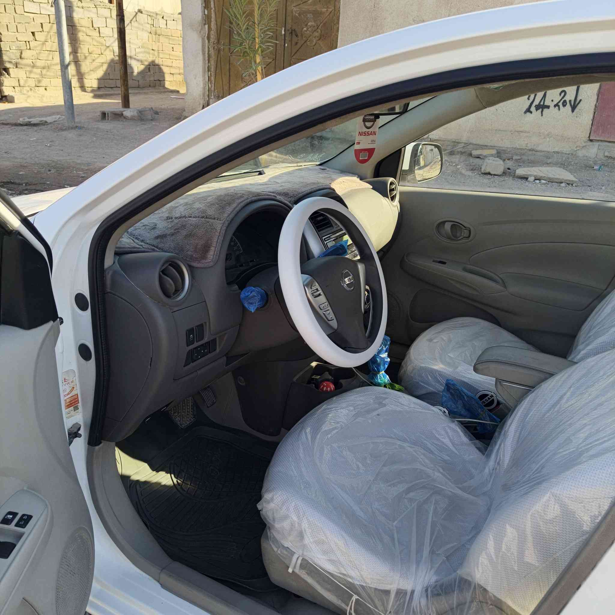 سلام عليكم نيسان سني للبيع هندي مديل 2022 بيه  بارد صبعين بل جاملغ الخلفي ولباقي كفاله حداديه تخم تاير تبريد كير مكينه كله مكفول مكان 📍بصره الزبير‏ السعر 113 ‪***********‬‏
