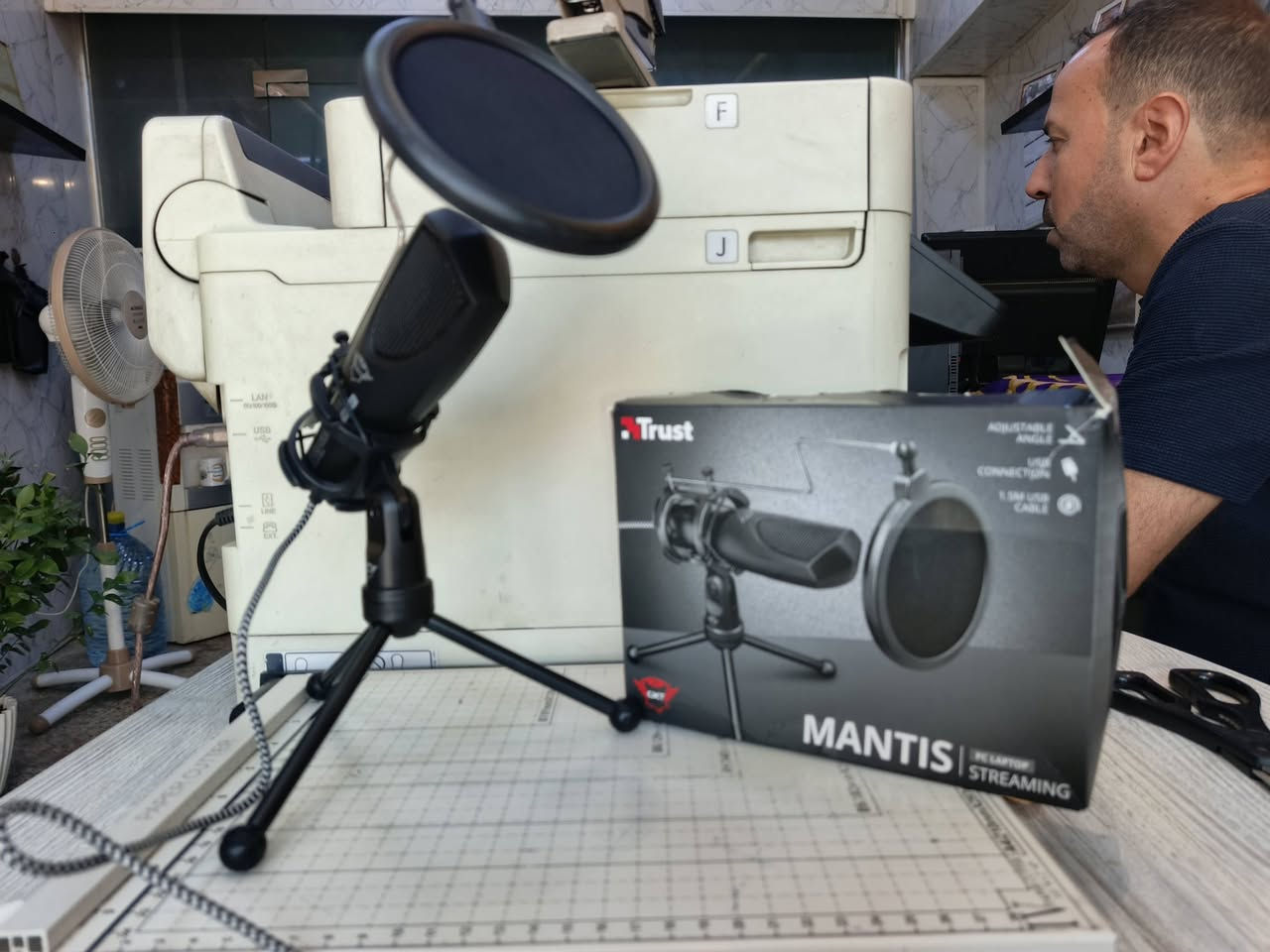 اسم المنتج: ميكروفون ستريمنج Trust GXT 232 Mantis.المميزات الرئيسية: يتضمن كابل USB بطول 1.5 متر، وحامل ثلاثي القوائم، وفلتر صوت (Pop filter) لتقليل الضوضاء.التوافق: يعمل مع أجهزة الكمبيوتر الشخصية، واللابتوب، وأجهزة PS4
السعر 40 الف


**إذا كنت صاحب هذا الإعلان وتريد حذفه لأي سبب، رجاءا أرسل رسالة إلى الدعم الفني**