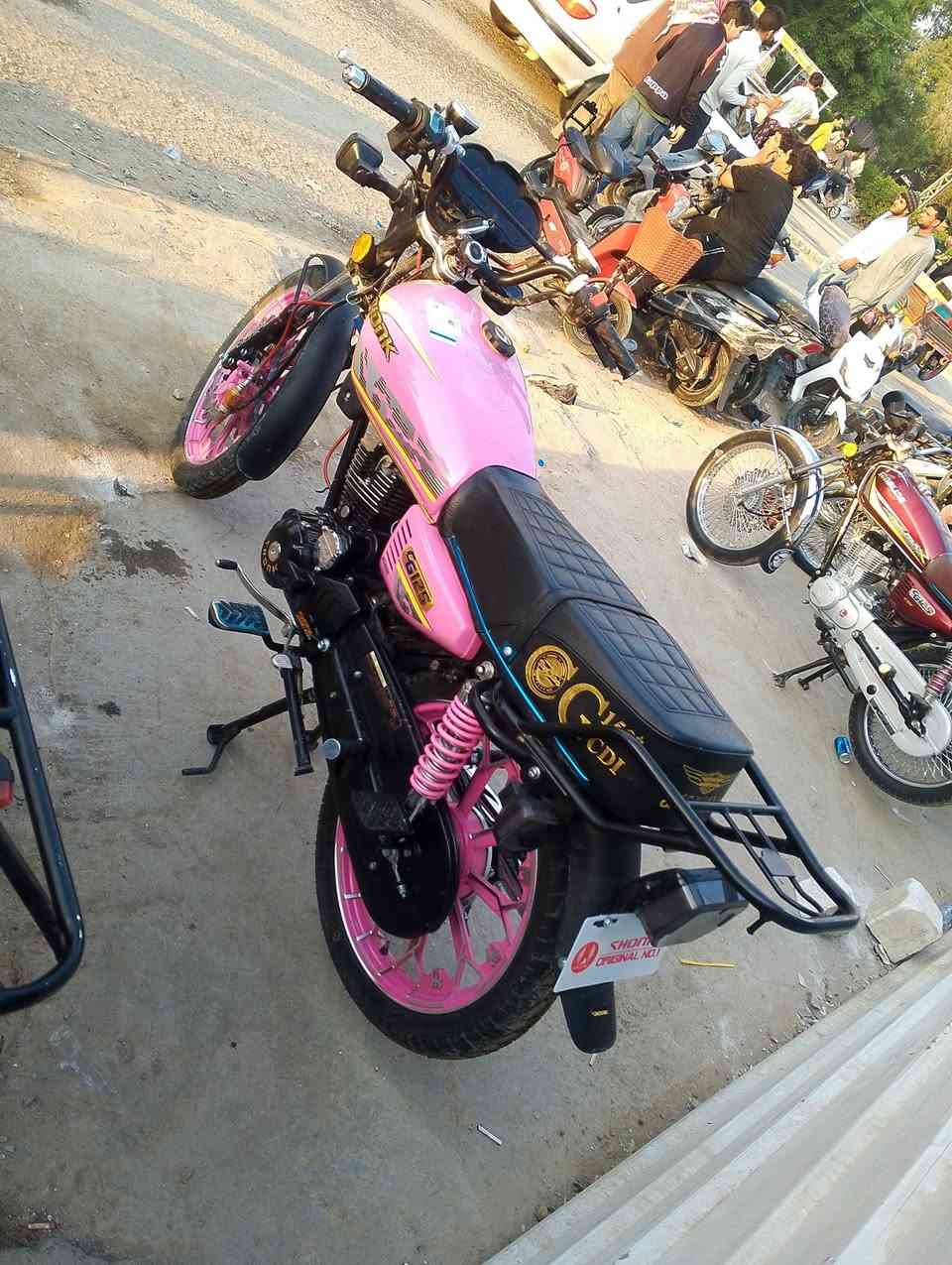 السلام وعليكم سيفان موديل 26 اوراق استنساخ الدراجه جديده مصار شهر من طلعت من الوكيل مكفوله 
925 وبيها مجال للشراي مكاني بابل مركز مدينه


**إذا كنت صاحب هذا الإعلان وتريد حذفه لأي سبب، رجاءا أرسل رسالة إلى الدعم الفني**