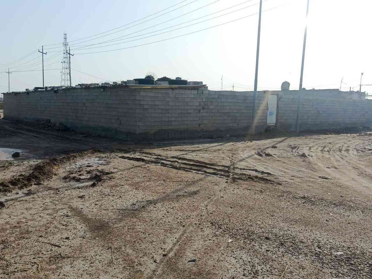 السلام عليكم حقل للبيع مكان واسط شيخ سعد ***********/بلغرب من معمل حجي ناصر  بيع مستعجل الطول 33ونص ولعرض 25متر متوفر ماء كهرباء سحب وبصفة 200متر
