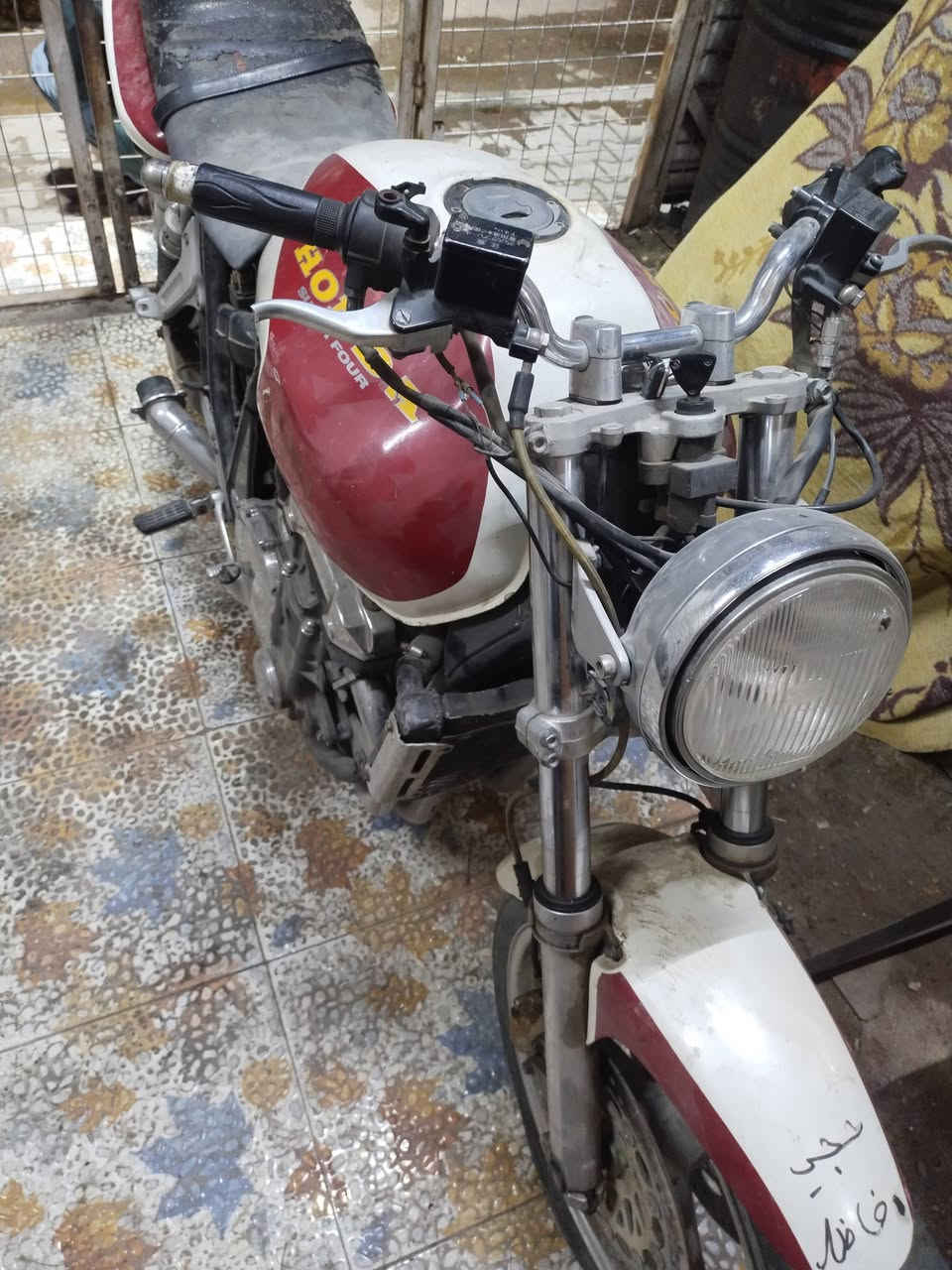 السلام عليكم سيبي 1000 البيع كوم حديد نقيصه عقل دراجه جانت تشتغل كلشي ما بيهه سعر مليون وبيها مجال الشراي مكاني ميسان تصال على رقم ***********
