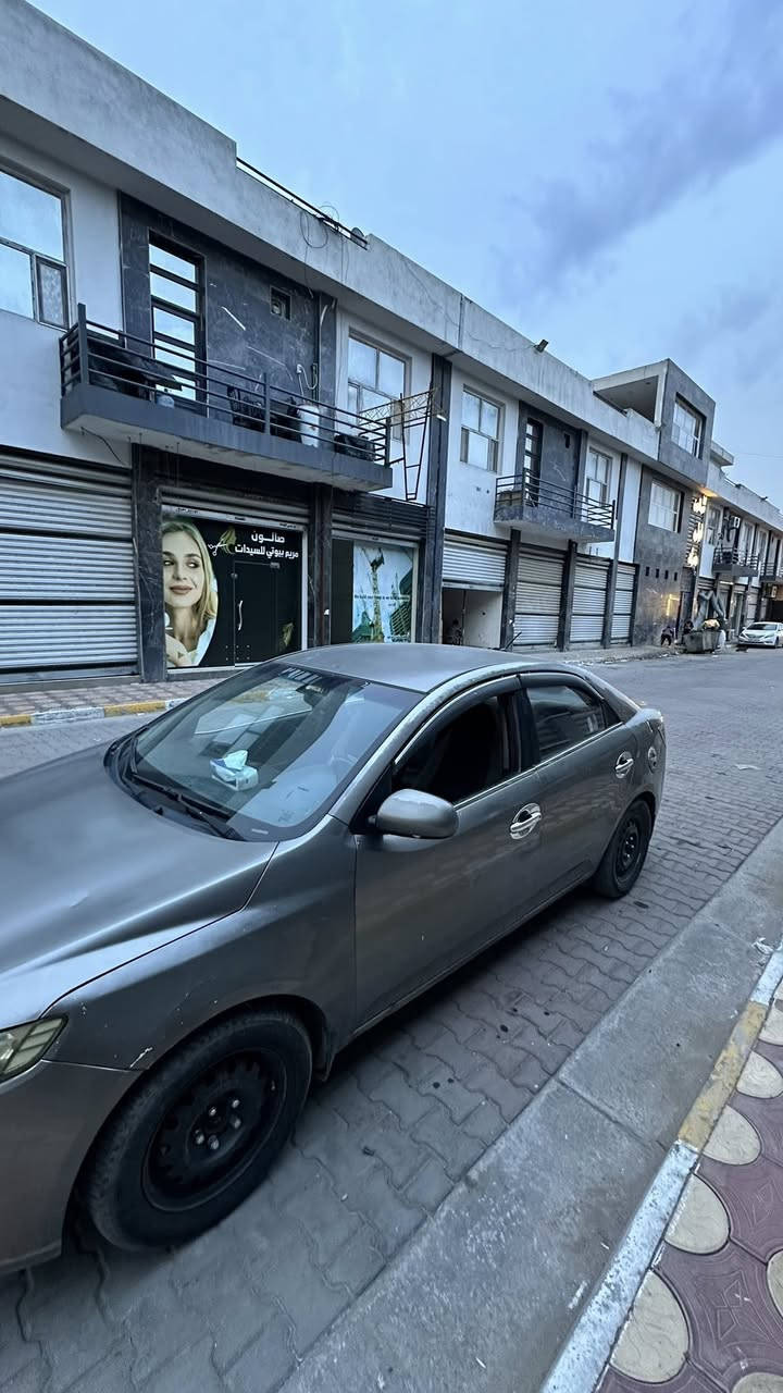 السلام عليكم
سيراتو موديل 12 خليجي 
مكينة 1600 دوش المرغوب 
رقم بغداد باسمي تحويل ثاني يوم 
ماشيه 300 كيلو متر حقيقي 
مكينه كير كهربائيات تبريد صدر كله جديد
بيه جاملغ ايسر مصبوغ فقط بدون دواخل
السياره بدون اي نقص جاهزه 
السعر 88 وبيه مجال 
مكاني بغداد حي الحسين 
***********
