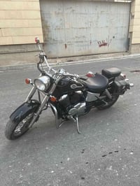 هارلي شادو للبيع السعر 15 $ الدراجة نظيفة محرك وكير كل شيء ما بيها عنو...