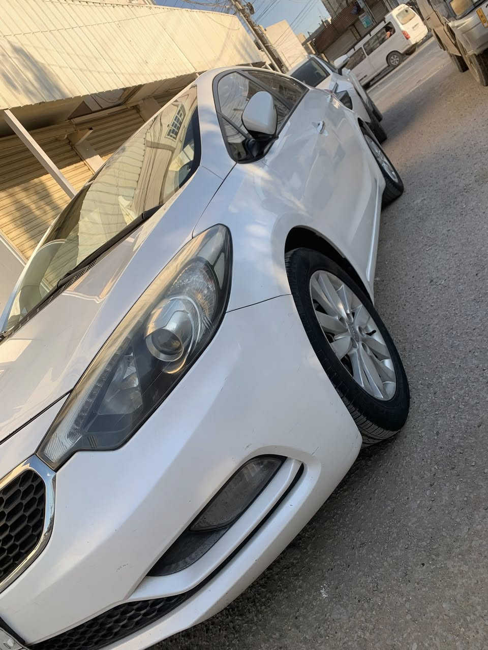 السلام عليكم
سيراتو للبيع موديل 2016 سياره نضيفه جدا 
تخم تاير جديد
اشاير مري شفط
كامره شاشة 
صدر امامي خلفي جديد
دوشمه كشنات 
بيهه بارد بسيط موضح بلصور
السعر ١٣٧
مكاني الزعفرانيه 
***********
