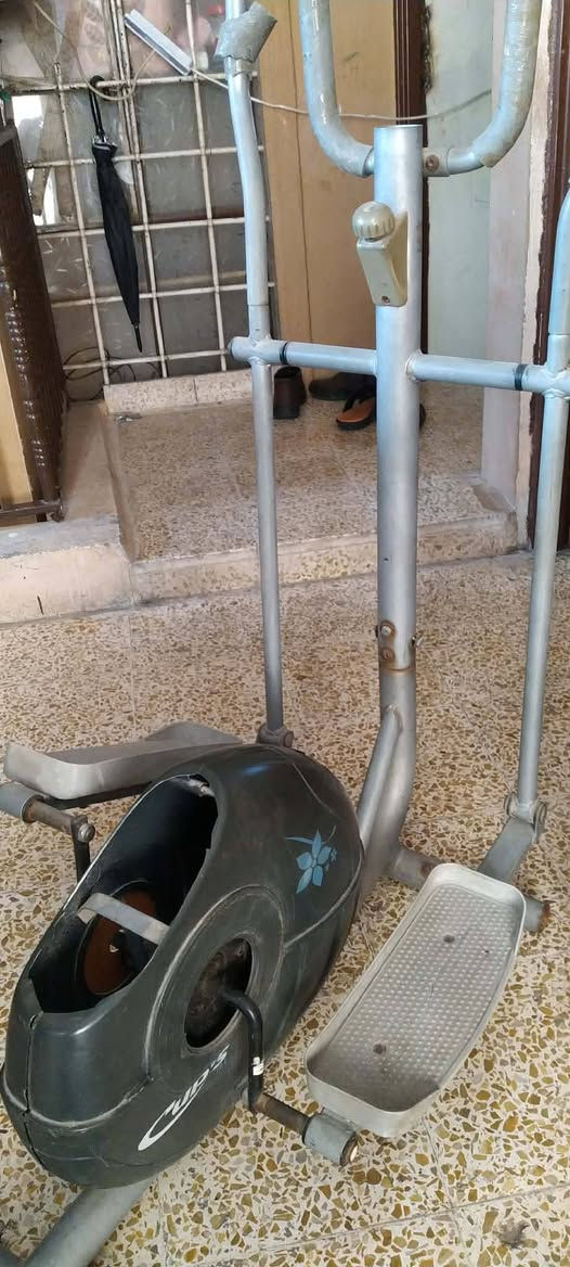 متاح بايسكل رياضة شغال بس يعوزو اعيارات 
السعر 15لاتعاملني


**إذا كنت صاحب هذا الإعلان وتريد حذفه لأي سبب، رجاءا أرسل رسالة إلى الدعم الفني**
