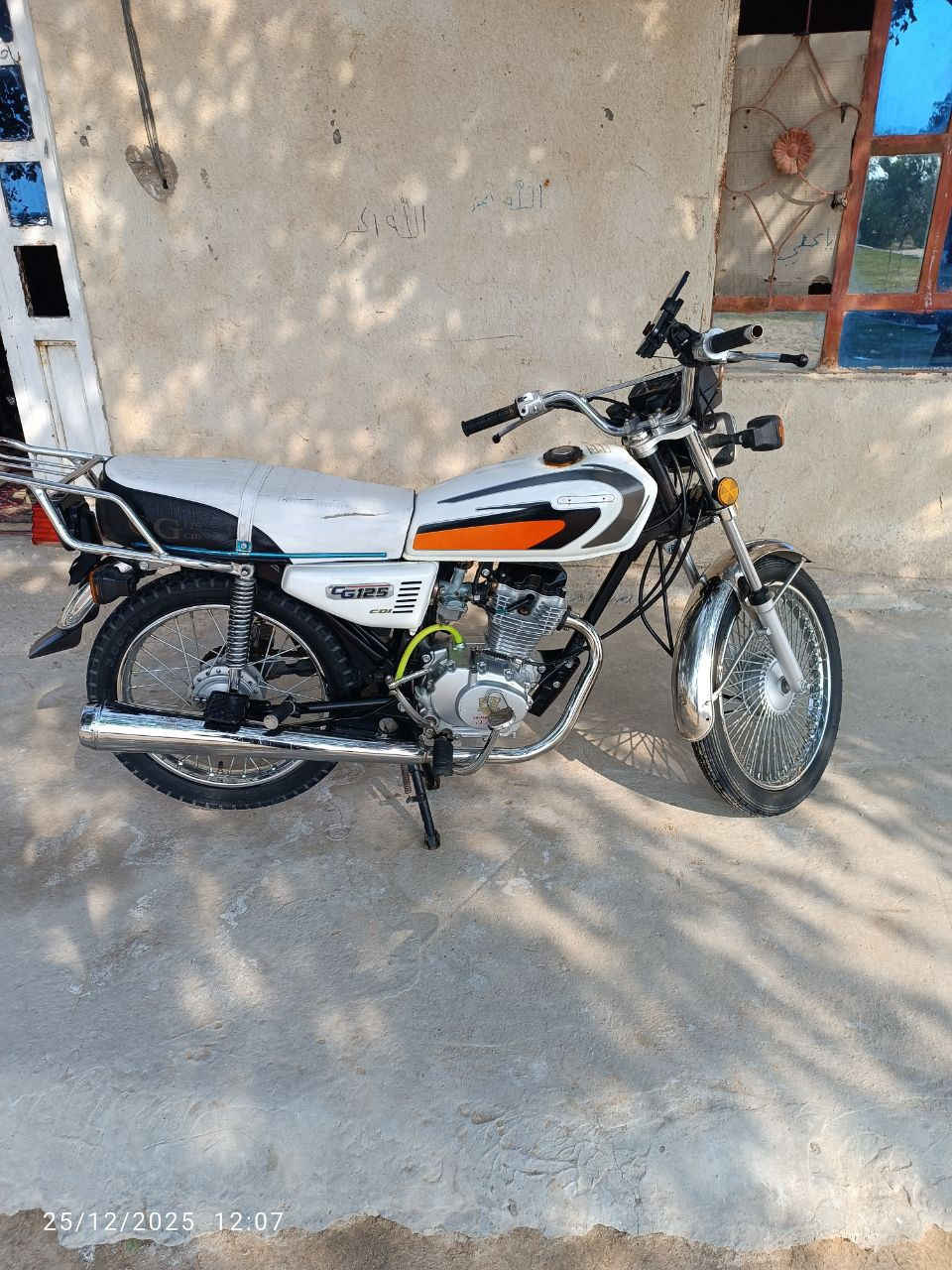 دراجه كدامك نضيفه وحلوه موديل 2023 اوراق وكلها شغاله وفول + مموجود ع الفيس اتصال فقط
سعر 550
***********
