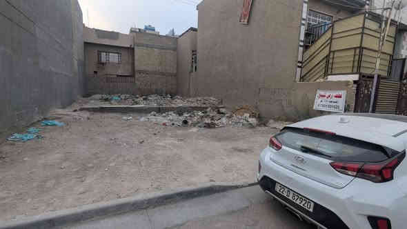 من رخصة الادمن 
قطعة أرض للبيع طابو سكني صرف، في منطقة الاعلام حي العمداء مقابل السيدية خلف المستوصف و دائرة ال K9، المساحه 100 متر مربع ( الواجهه 5 و النزال 20)، منطقة هادئة و راقيه أرقى منطقة بحي الاعلام، للاستفسار الاتصال على الرقم ***********
