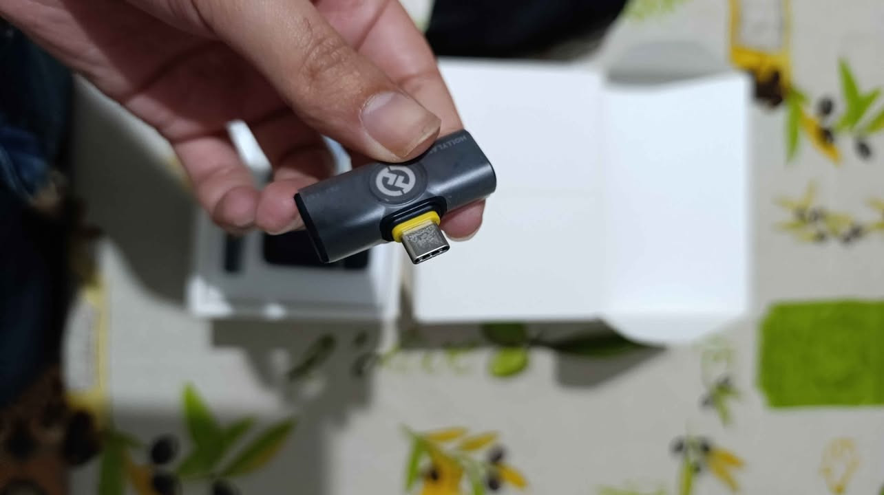 🎤 Lark M2 Combo – صوت نقي بروفيشنال بلا صداع
إذا راك تصوّر Reels / TikTok / YouTube و حاب صوتك يبان نقي و واضح… هذا هو الحل 👌
✨ علاش تختارو؟
صوت صافي و بروفيشنال 🎧
صغير و خفيف (ما يبانش في الكادر)
يخدم بلا كابل (Wireless)
فيه تقليل الضجيج 🔇
يخدم مع تيليفون و كاميرا
📦 وش يجي معاه:
- 2 مايك (Transmitter)
- 3 ريسيفر (Receiver) خاص بالكامرة, الأندرويد و الأيفون
Boîtier شحن
- كابل USB للشحن
- كابل جاك كاميرا 3.5mm
- 2 حماية تاع الريح (Windscreen)
- 2  مثبت Clips + Aimants (تثبيت)
- 2 حبال (Lanyards)
- ستركرز Sickers 
- حقيبة Sac
🎬 مناسب لـ: Content creators • Podcast • Interviews • Reels
🚀 باختصار: صوتك يولي برو = المحتوى تاعك يطلع ليفل آخر الجزائر, سيدي امحمد


**إذا كنت صاحب هذا الإعلان وتريد حذفه لأي سبب، رجاءا أرسل رسالة إلى الدعم الفني**