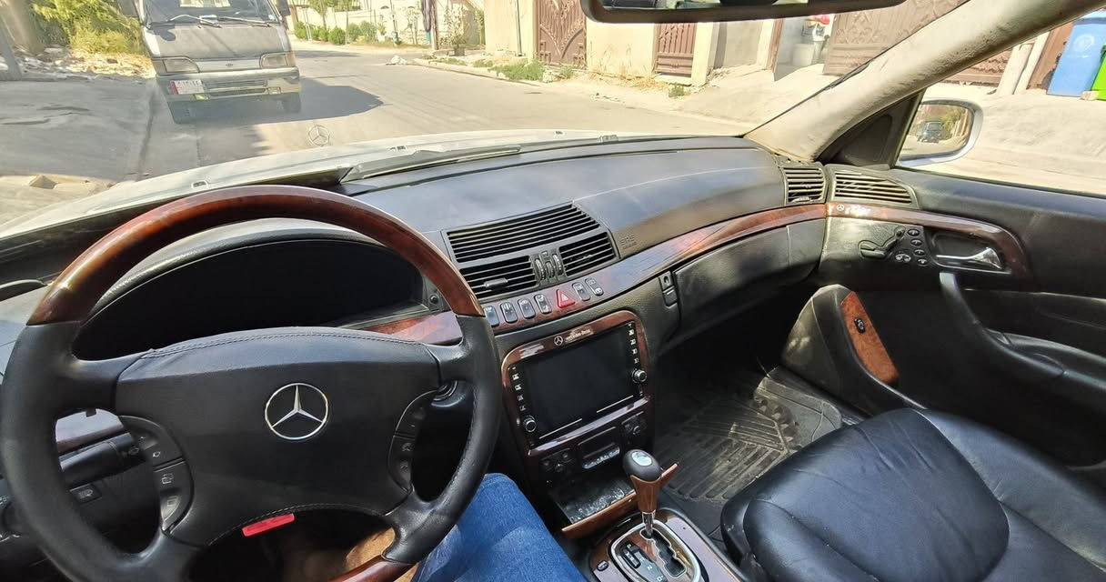 السلام عليكم
W220 S55 AMG.                                                اصل
ادوات ادوات ادوات بدون رقم تسجل على قرار 48
سياره شلعه معدل بطناش بلسحب AMG بعد والجنايه يعرفون جاي اسولف مواصفاته معروفه 
السياره صار شهرين متروكه  سياره حلوه حرامات ما تسجل بس انا شويه مضنوك ماديا 
السعر 55 رقم الهاتف ***********
