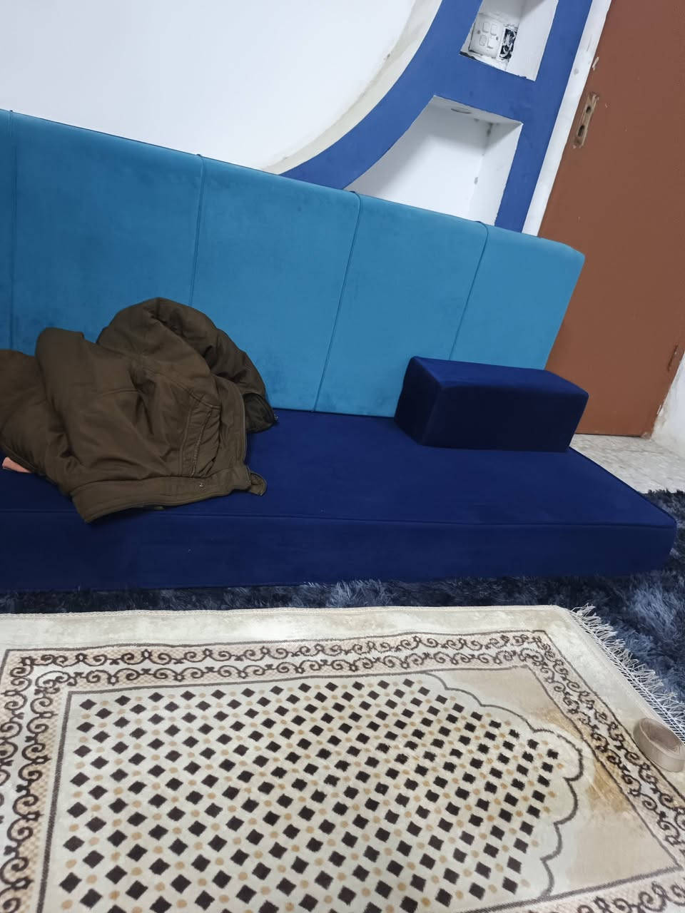 للبيع 
ديوان سبع قطع كل قطعه متر وثمانين وجهين ازرق.. سمائي.. العنوان الكماليه 
اخو الجديد..


**إذا كنت صاحب هذا الإعلان وتريد حذفه لأي سبب، رجاءا أرسل رسالة إلى الدعم الفني**